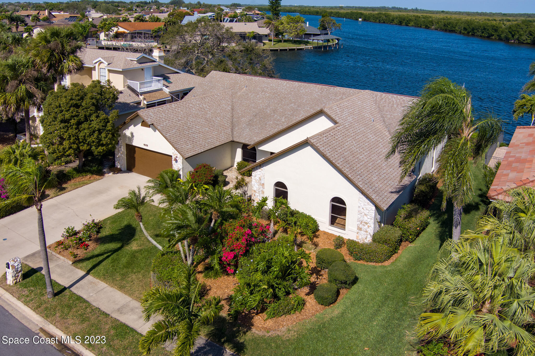 2100 Leeward Lane