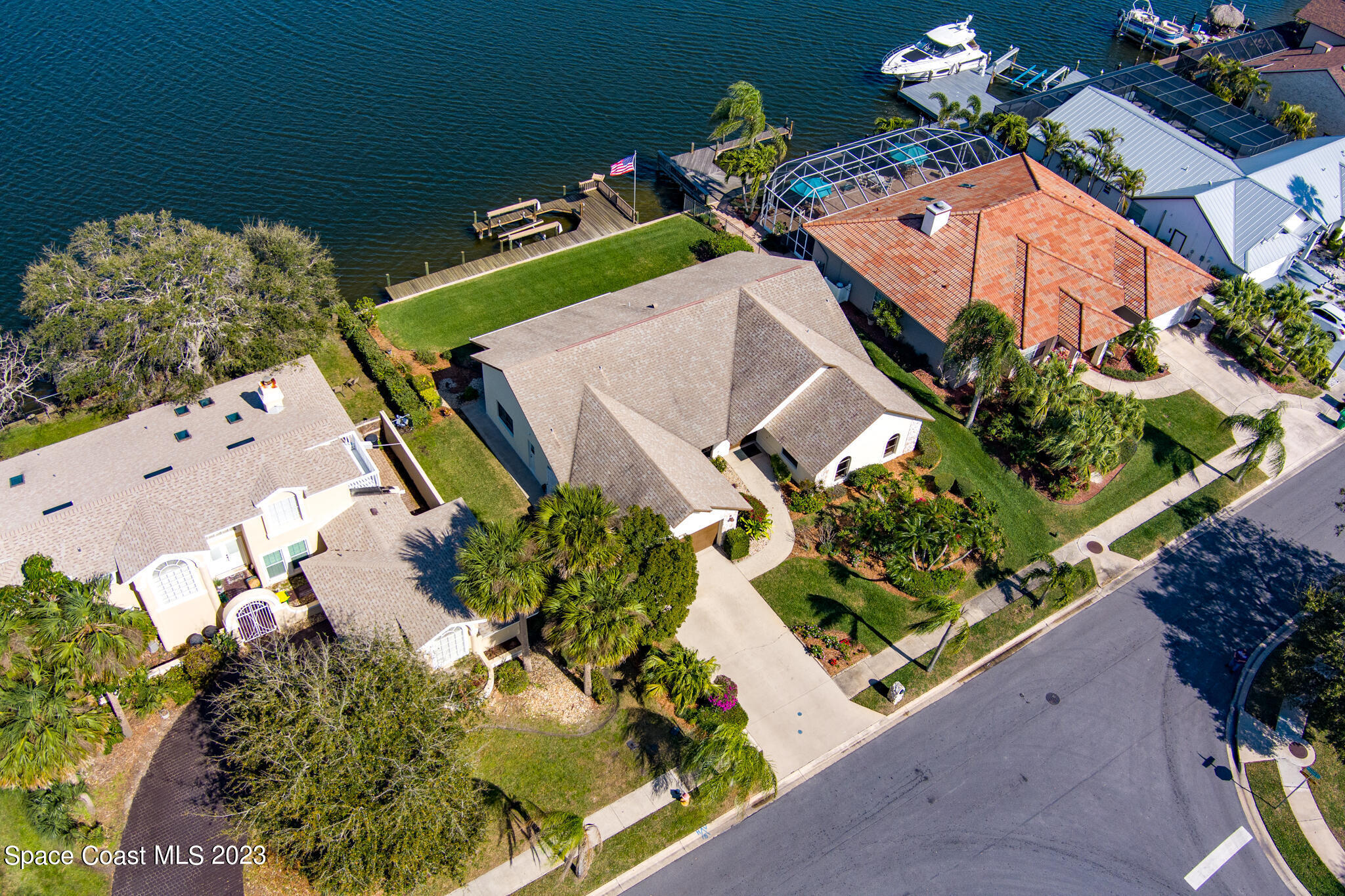 2100 Leeward Lane