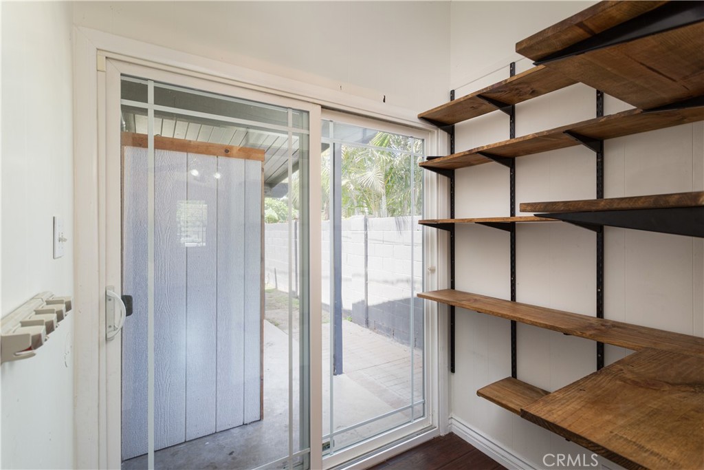 2214 N Hesperian Street