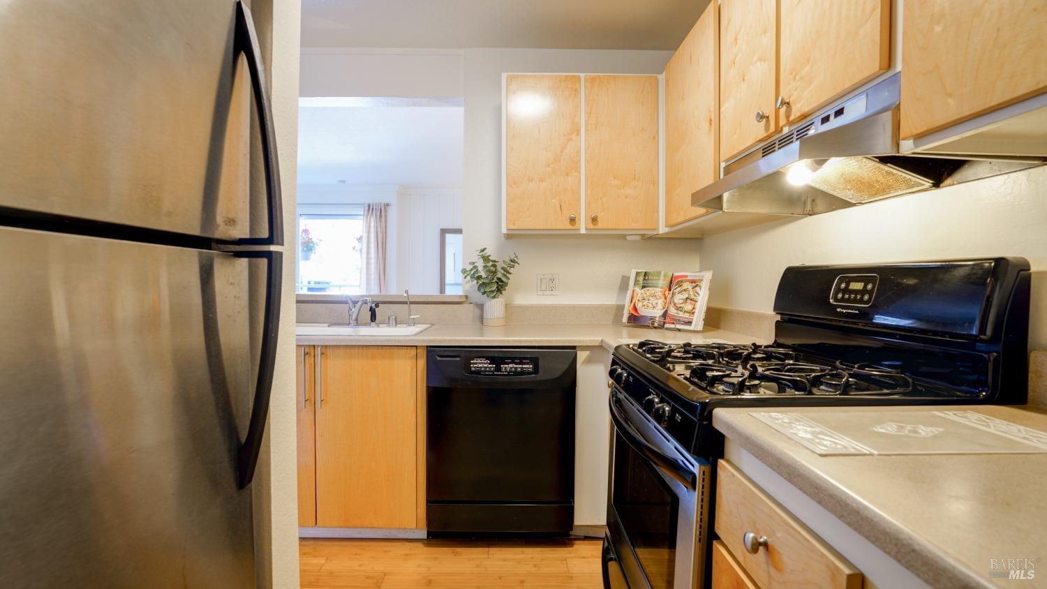 404 Larkspur Plaza Dr