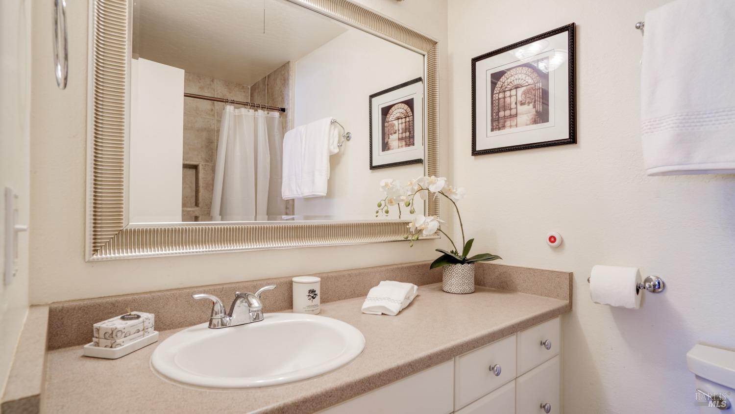 404 Larkspur Plaza Dr