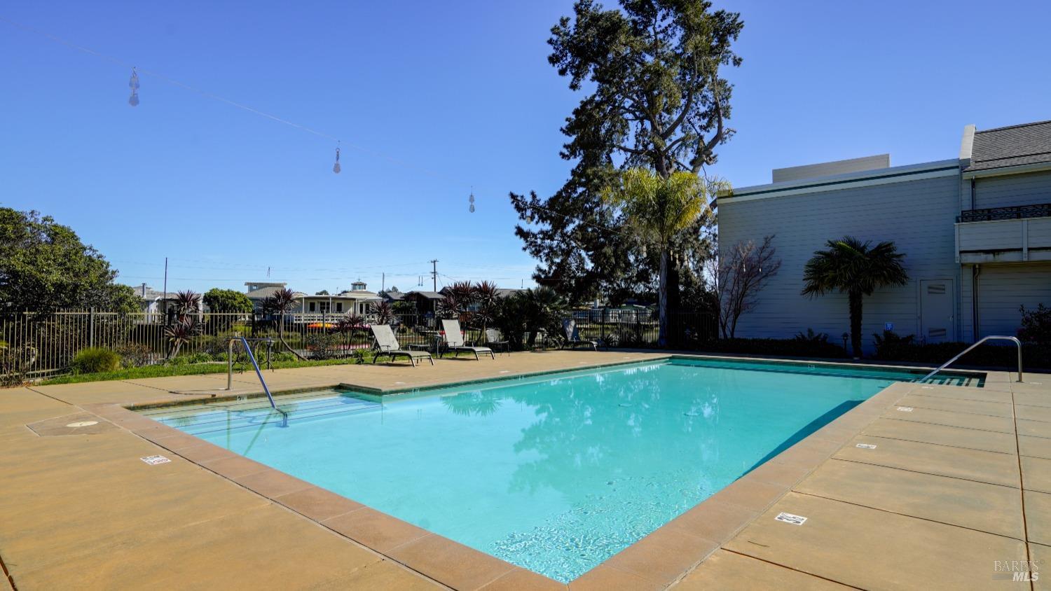 404 Larkspur Plaza Dr