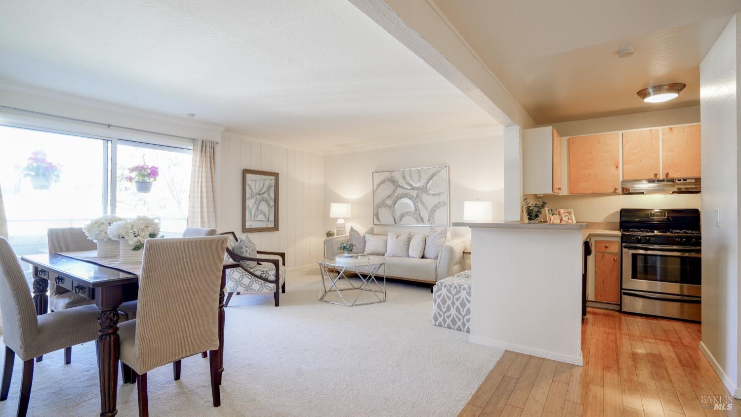 404 Larkspur Plaza Dr