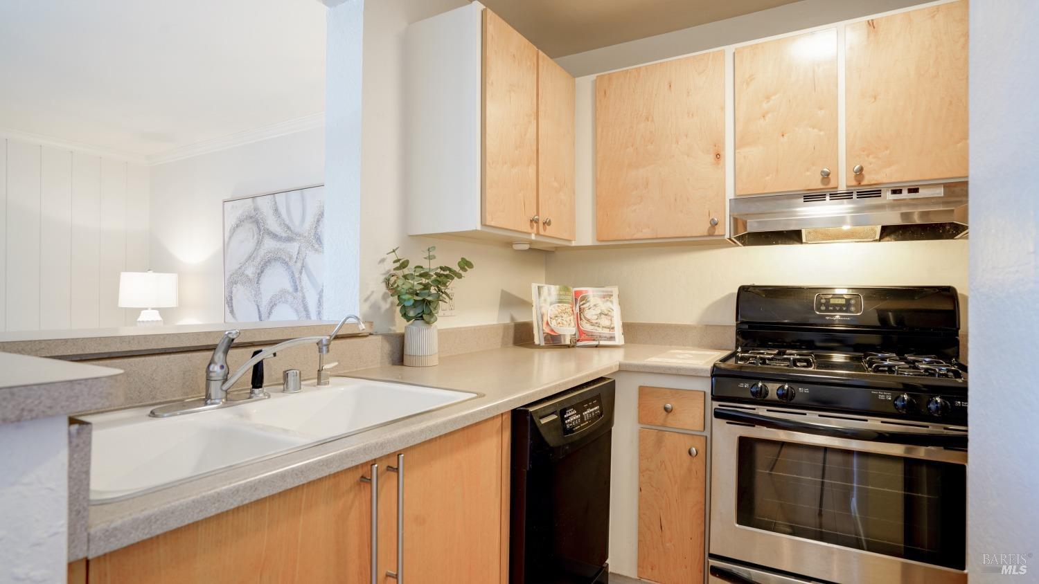 404 Larkspur Plaza Dr