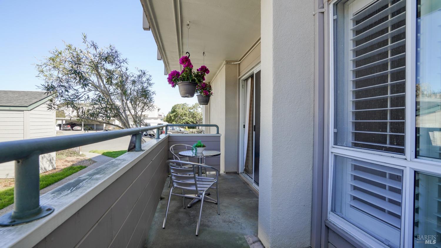 404 Larkspur Plaza Dr