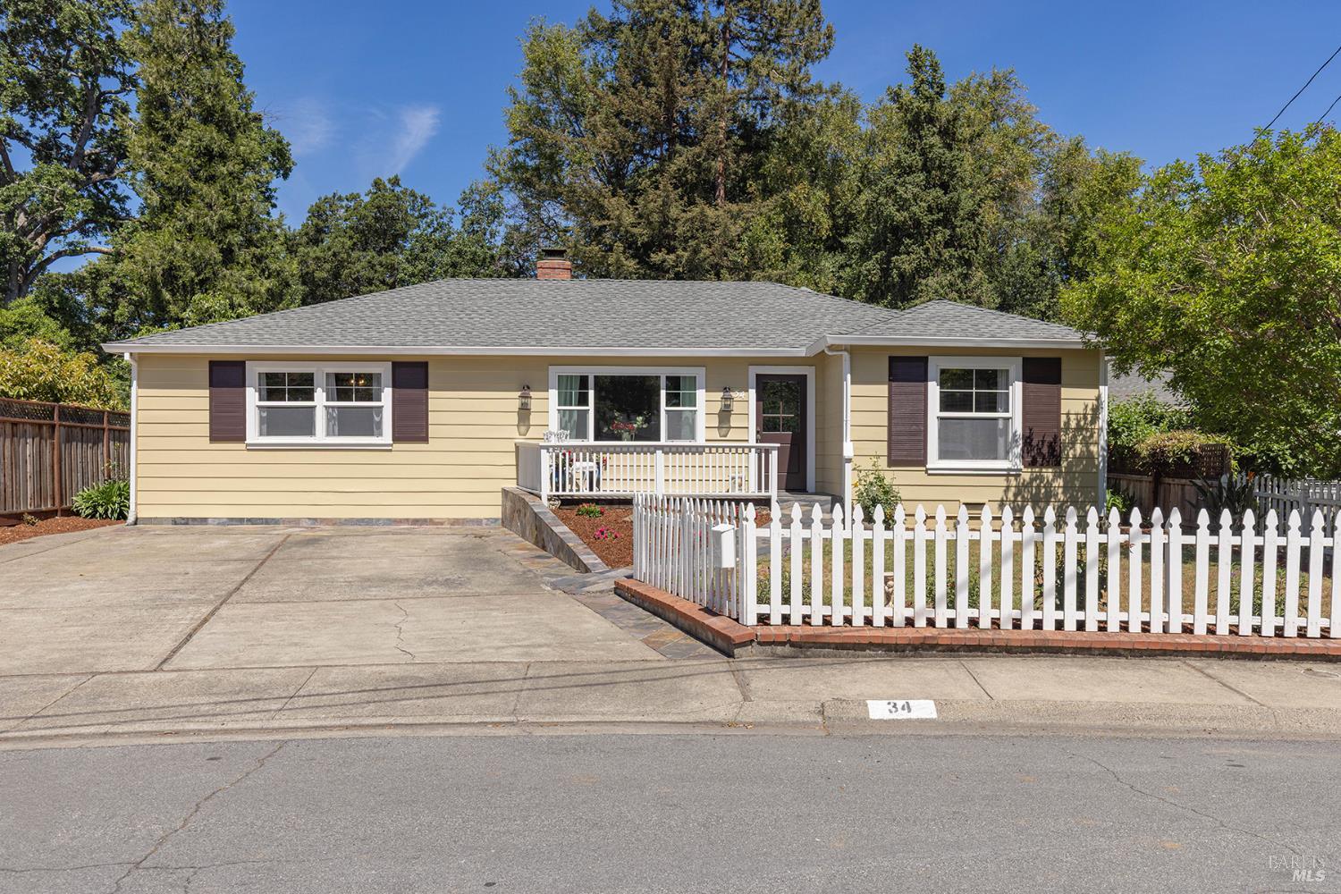 34 Los Alondras Ct