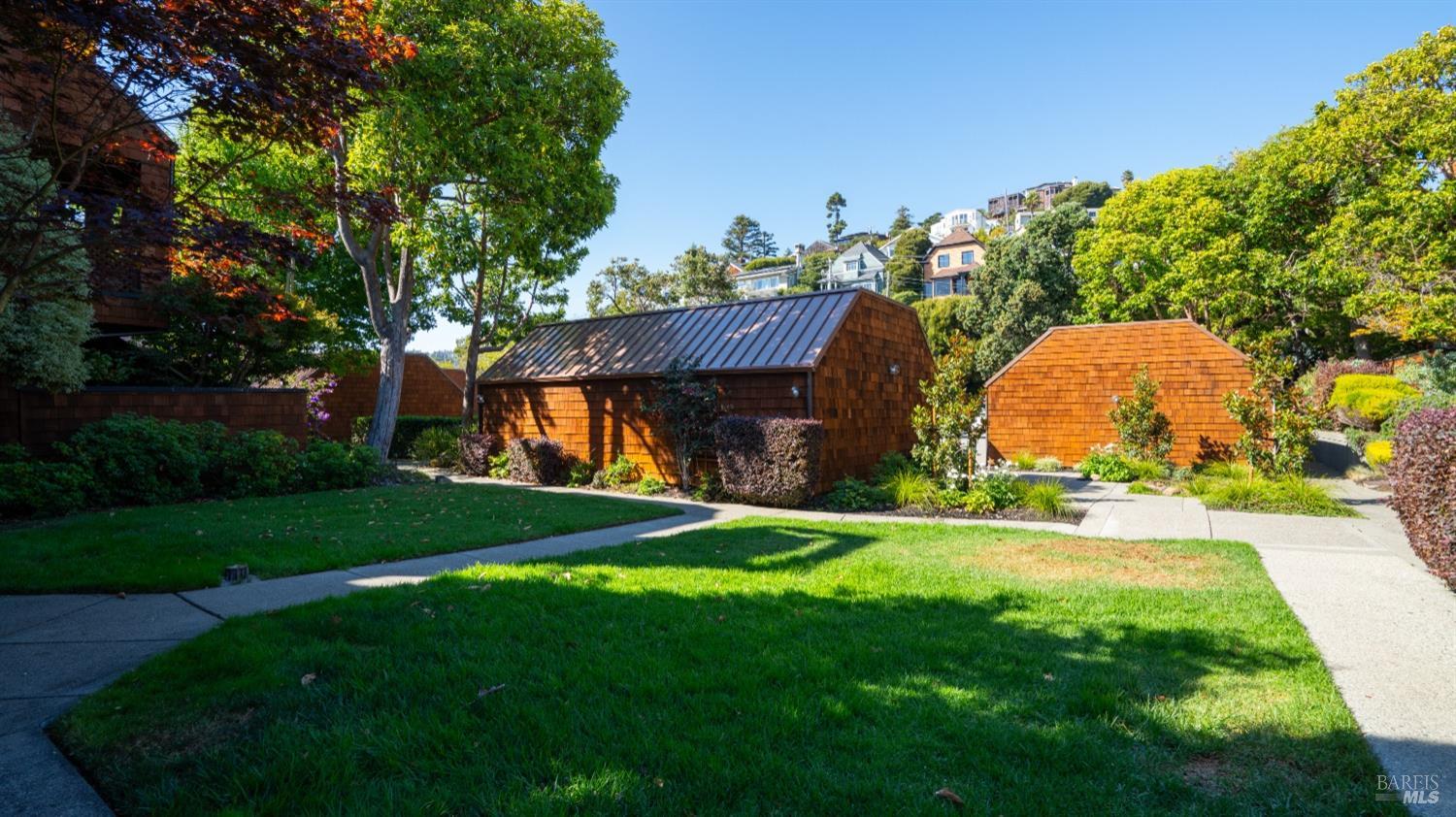206 Paradise Dr