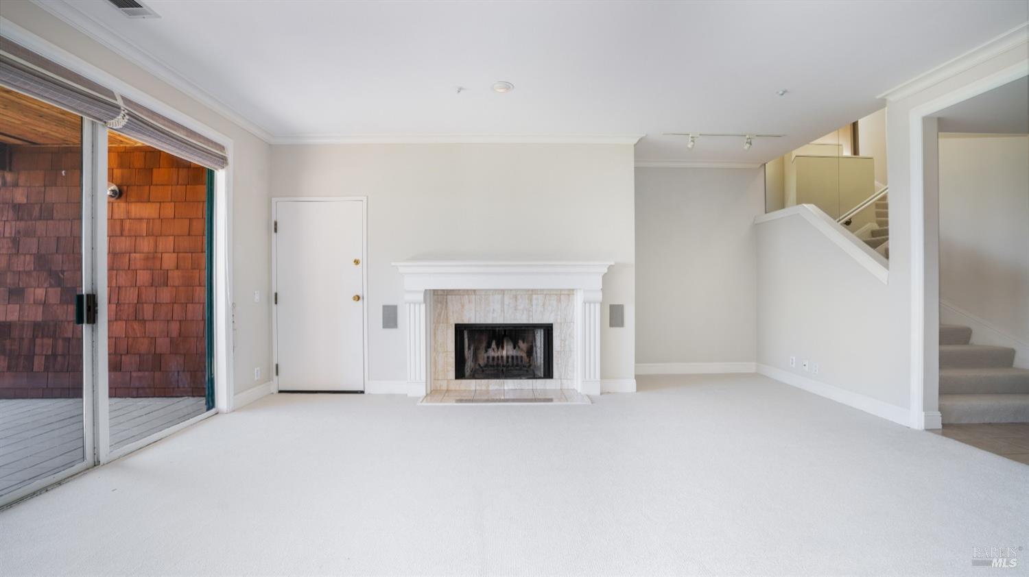 206 Paradise Dr