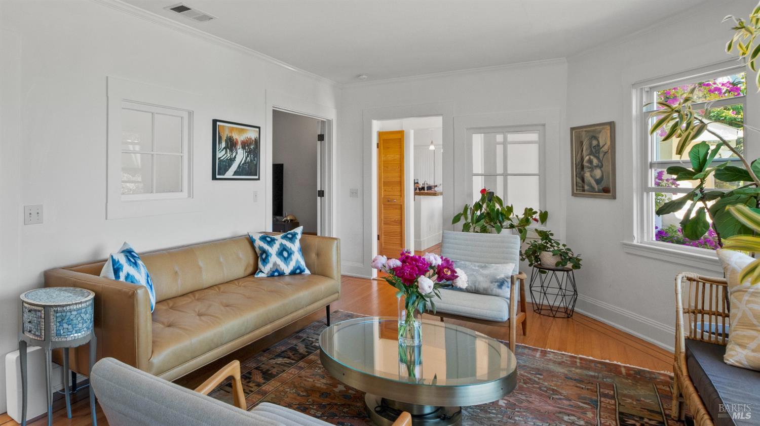 2 Lower Crescent Avenue