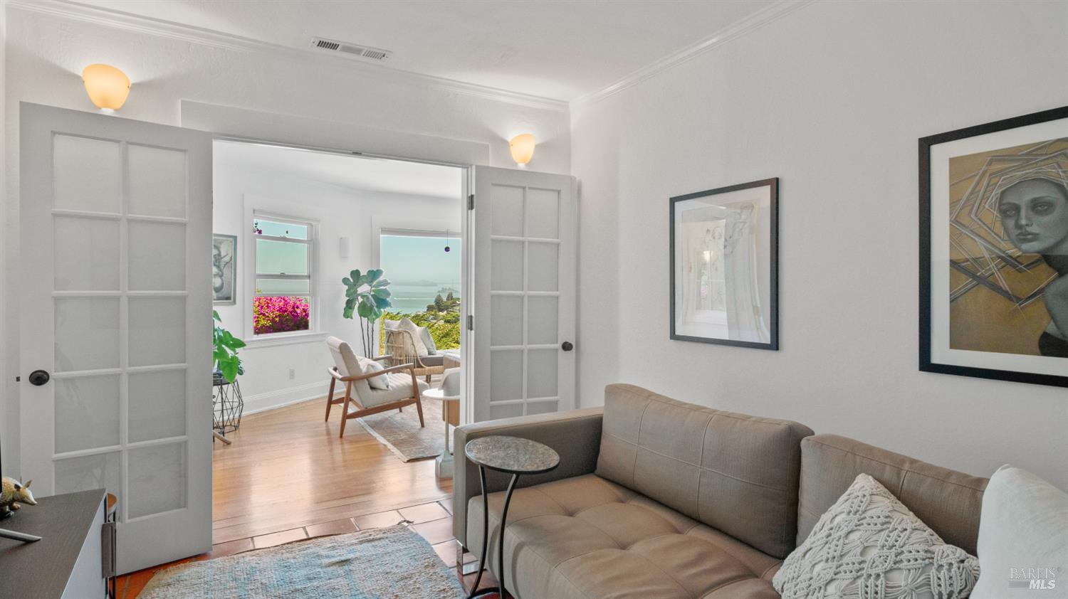 2 Lower Crescent Avenue