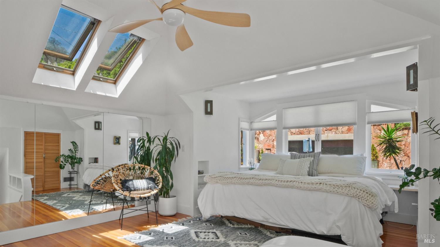 2 Lower Crescent Avenue