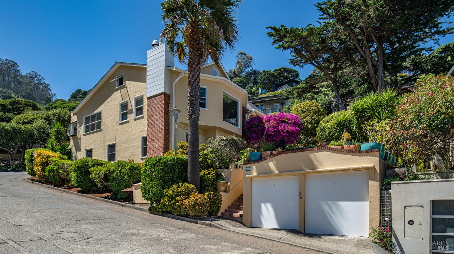 2 Lower Crescent Avenue