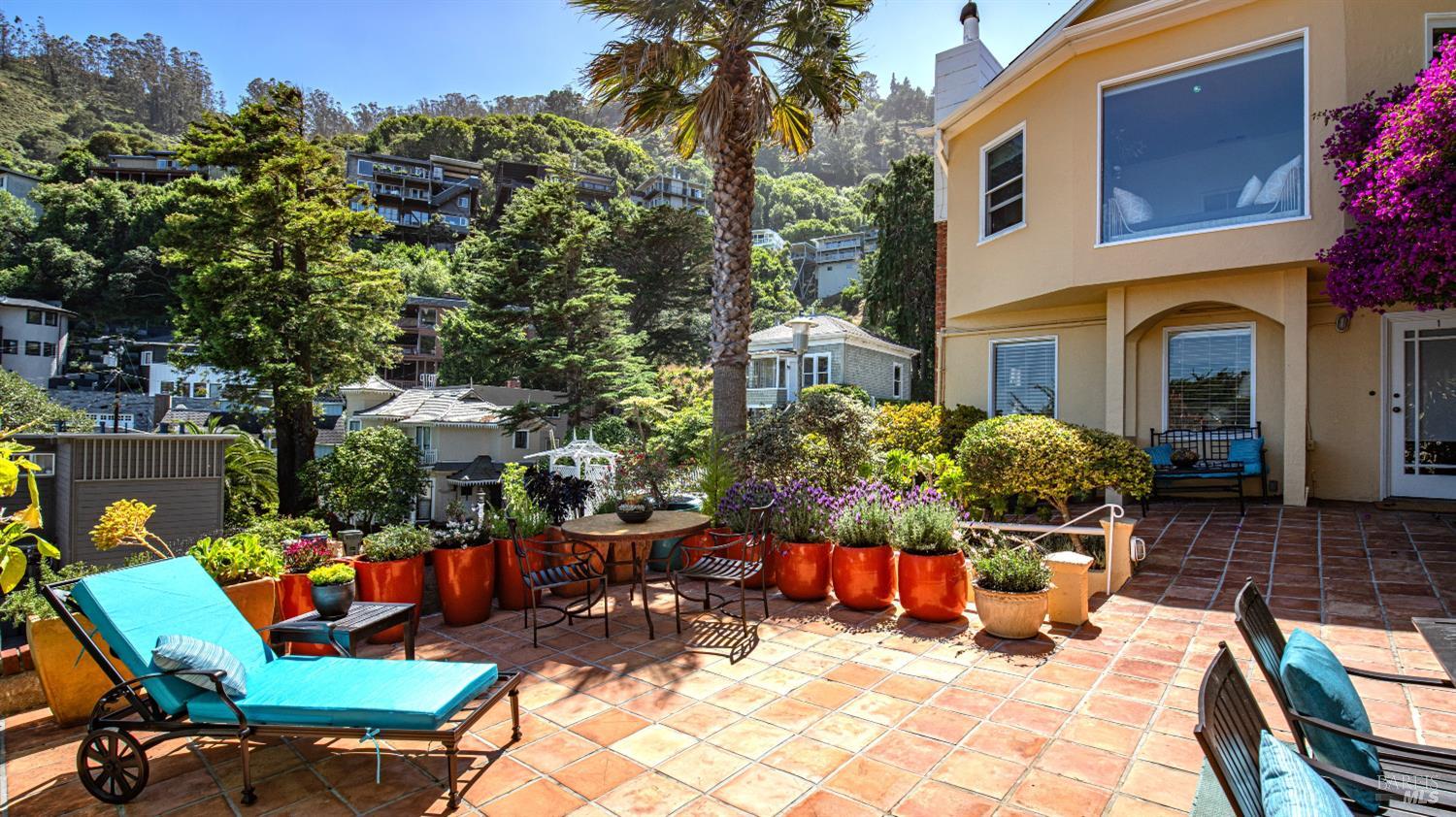 2 Lower Crescent Avenue