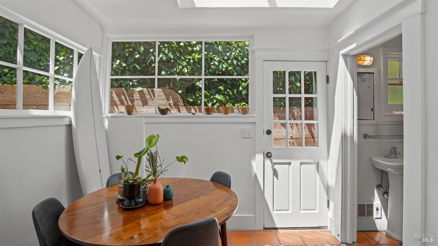 2 Lower Crescent Avenue
