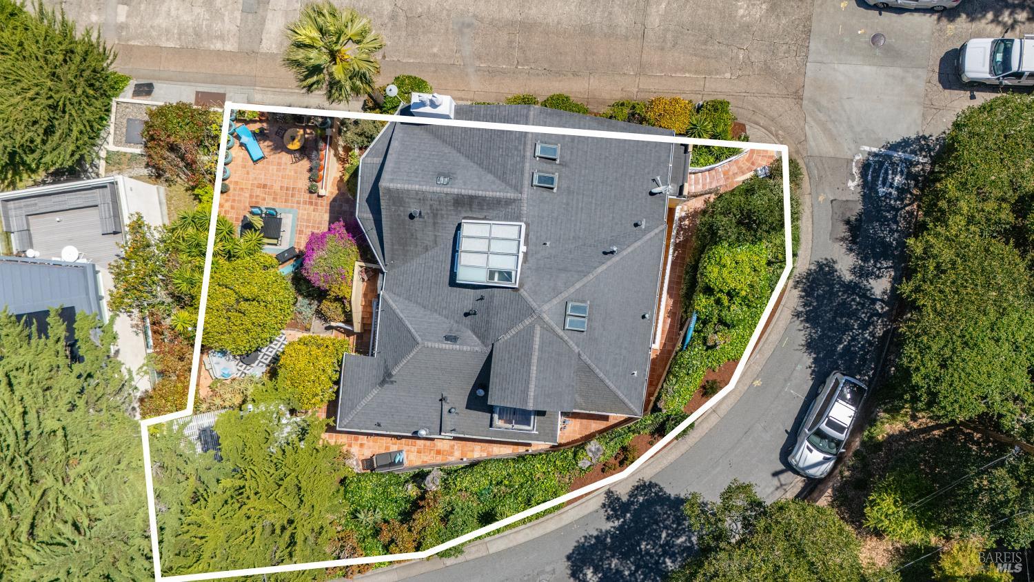 2 Lower Crescent Avenue