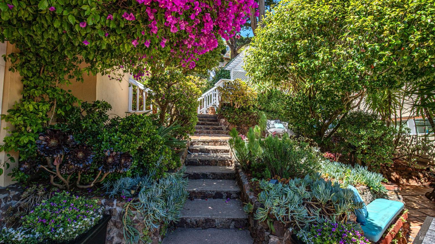2 Lower Crescent Avenue