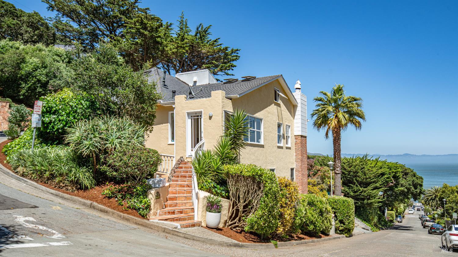2 Lower Crescent Avenue