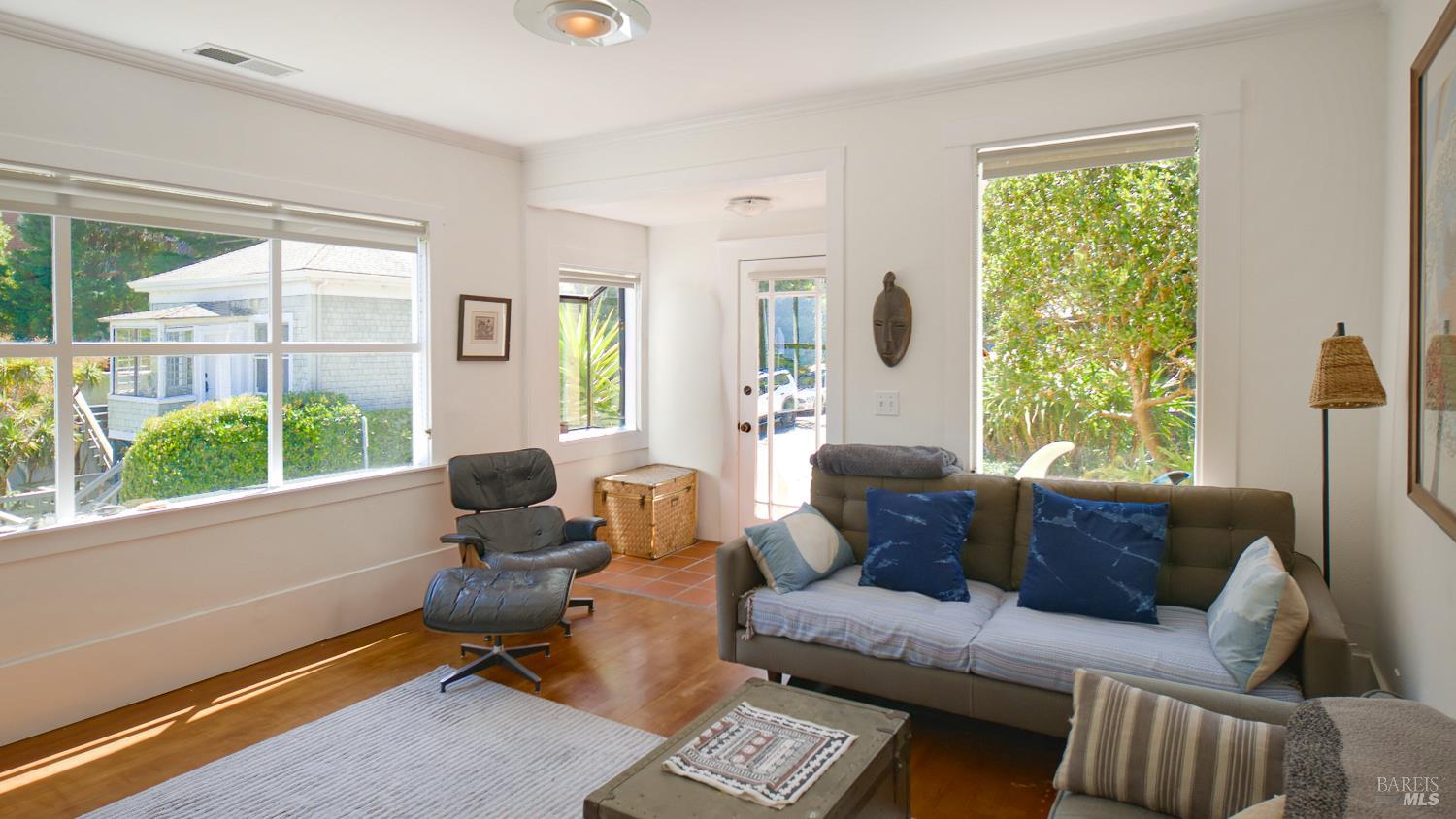 2 Lower Crescent Avenue