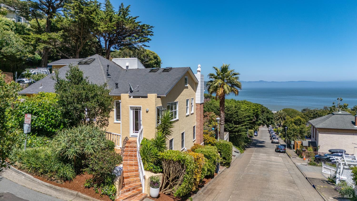 2 Lower Crescent Avenue