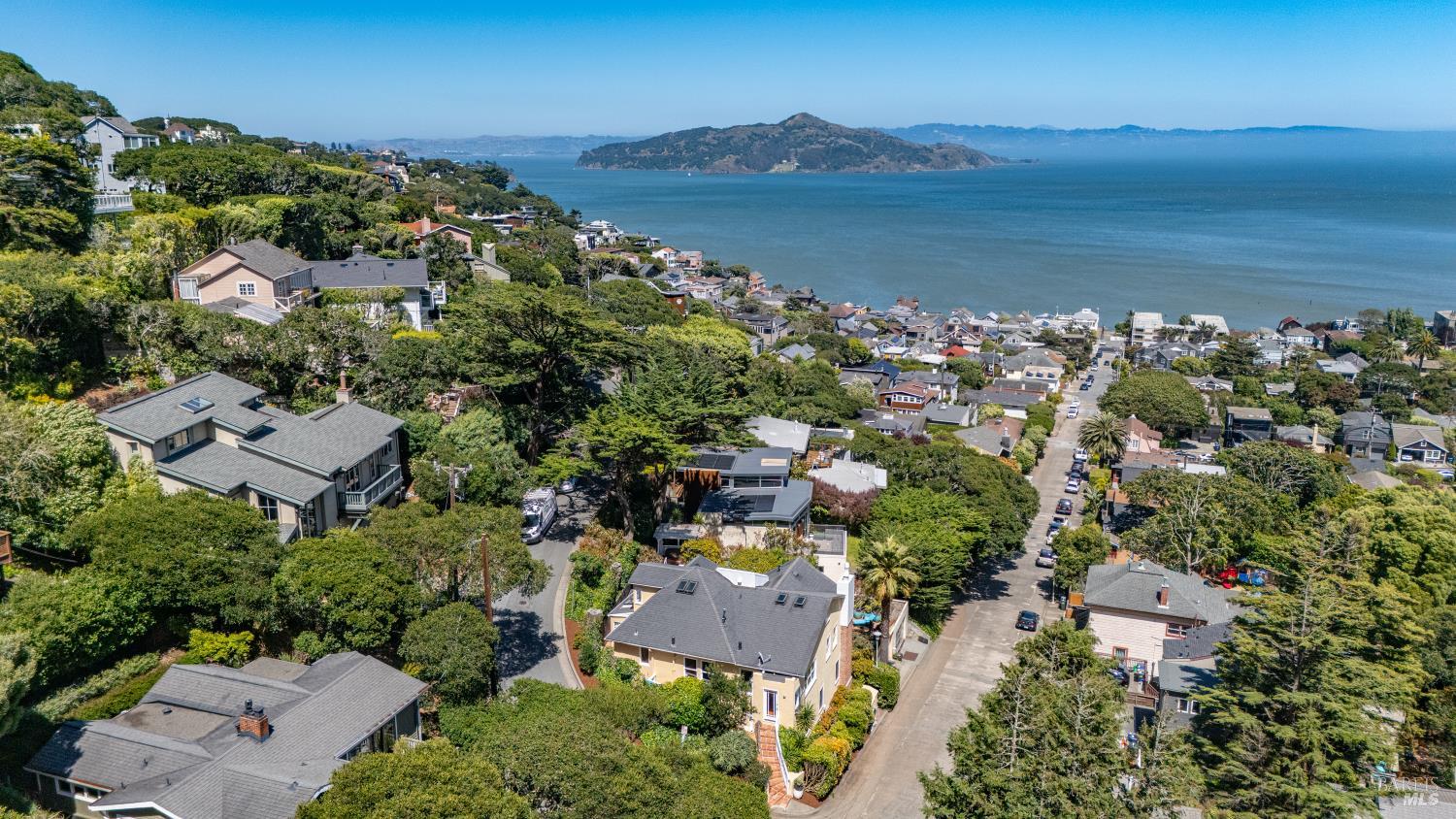 2 Lower Crescent Avenue