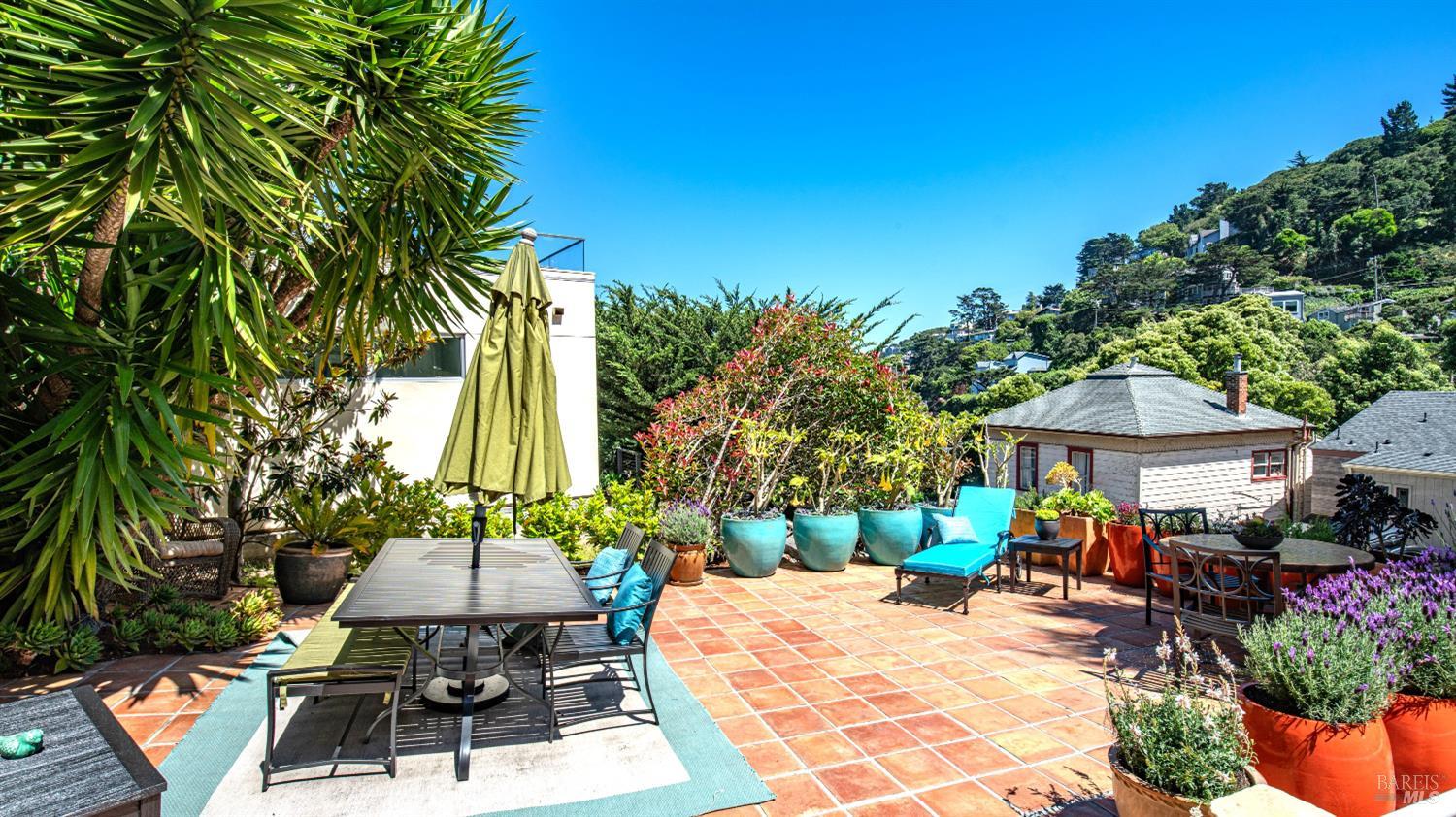 2 Lower Crescent Avenue