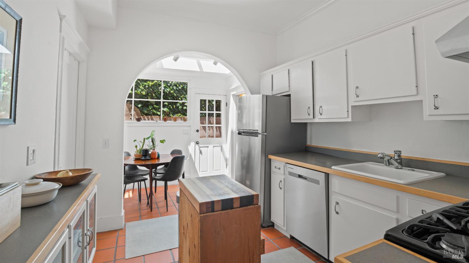 2 Lower Crescent Avenue