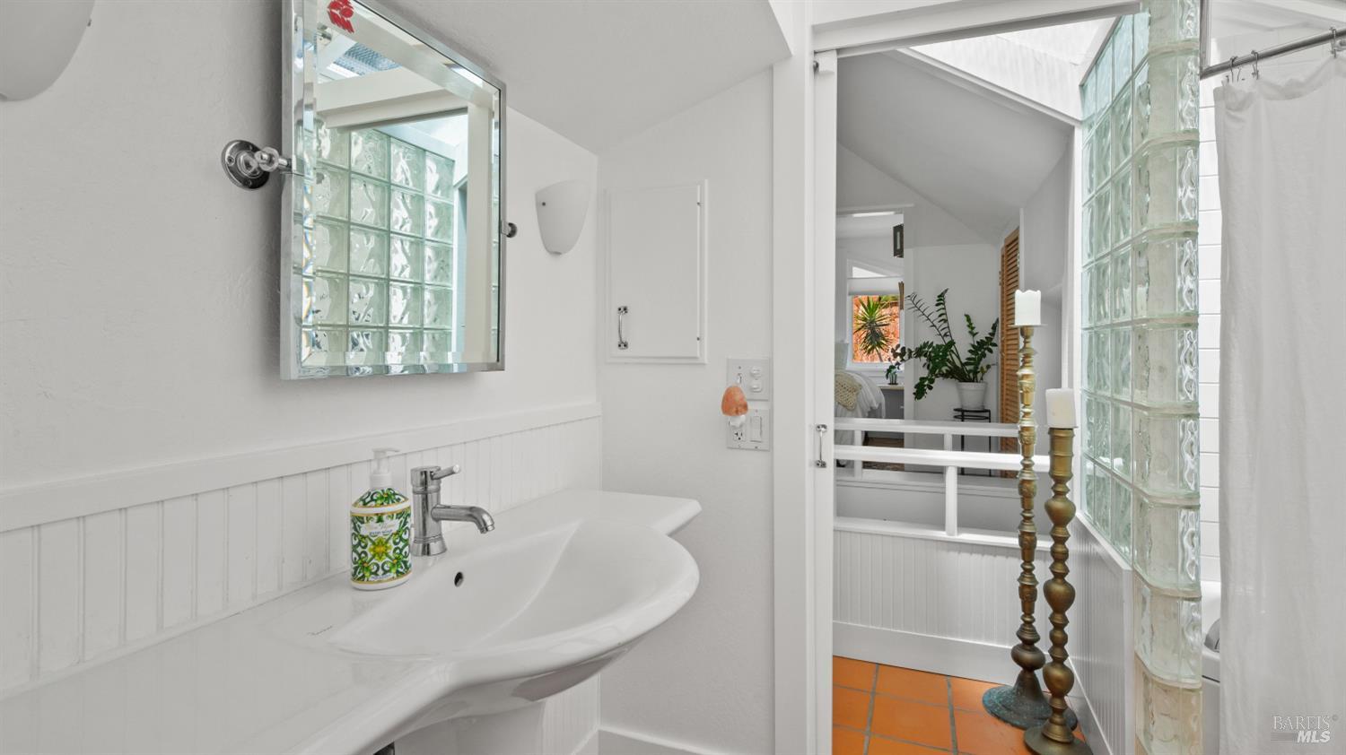 2 Lower Crescent Avenue
