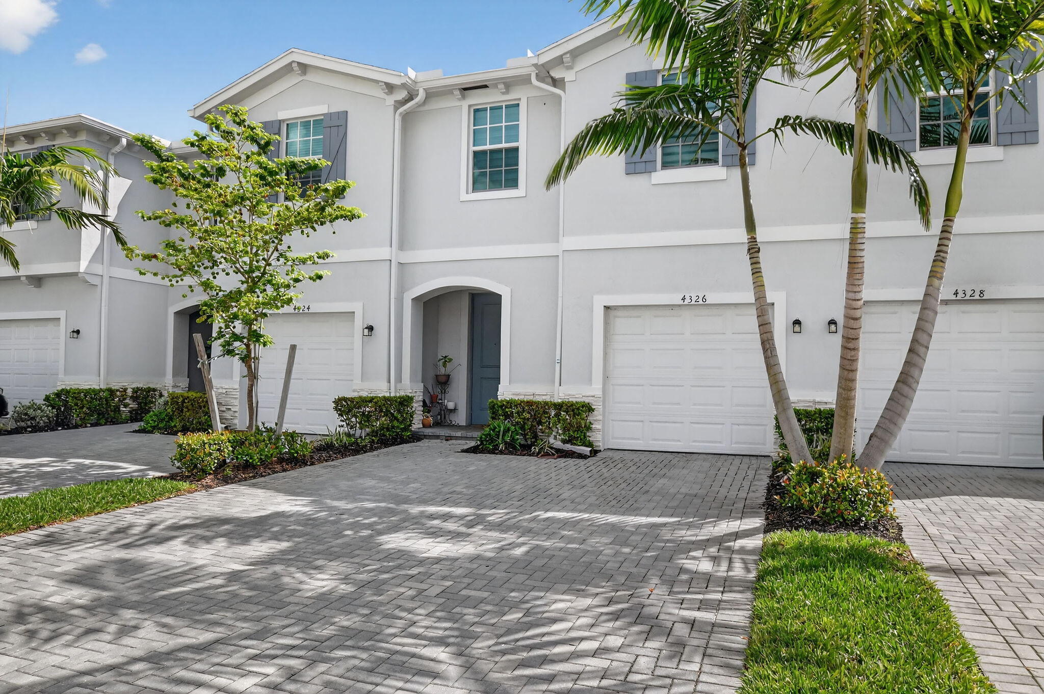4326 Hammock Grove Drive