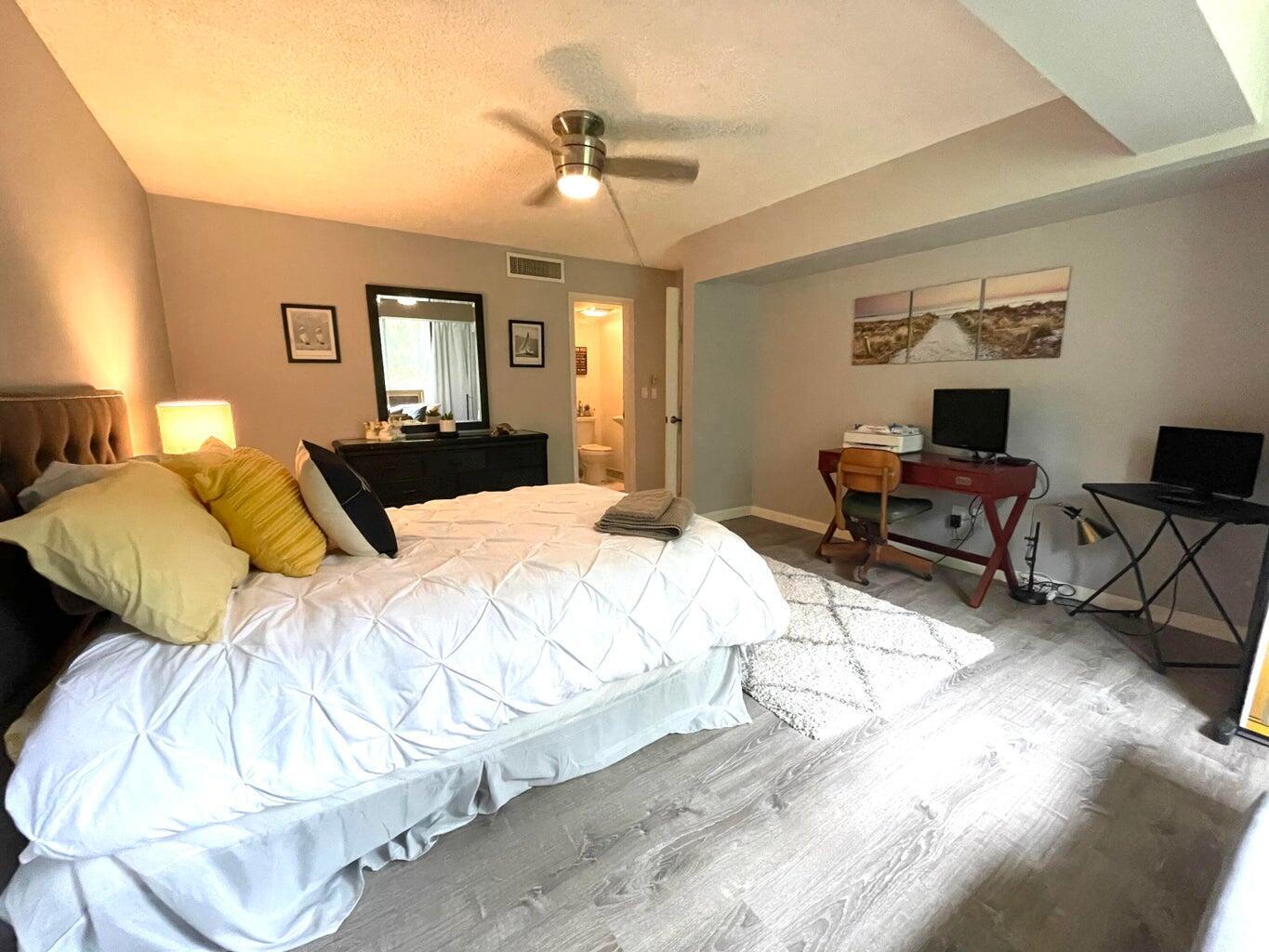 1714 Consulate Place 101