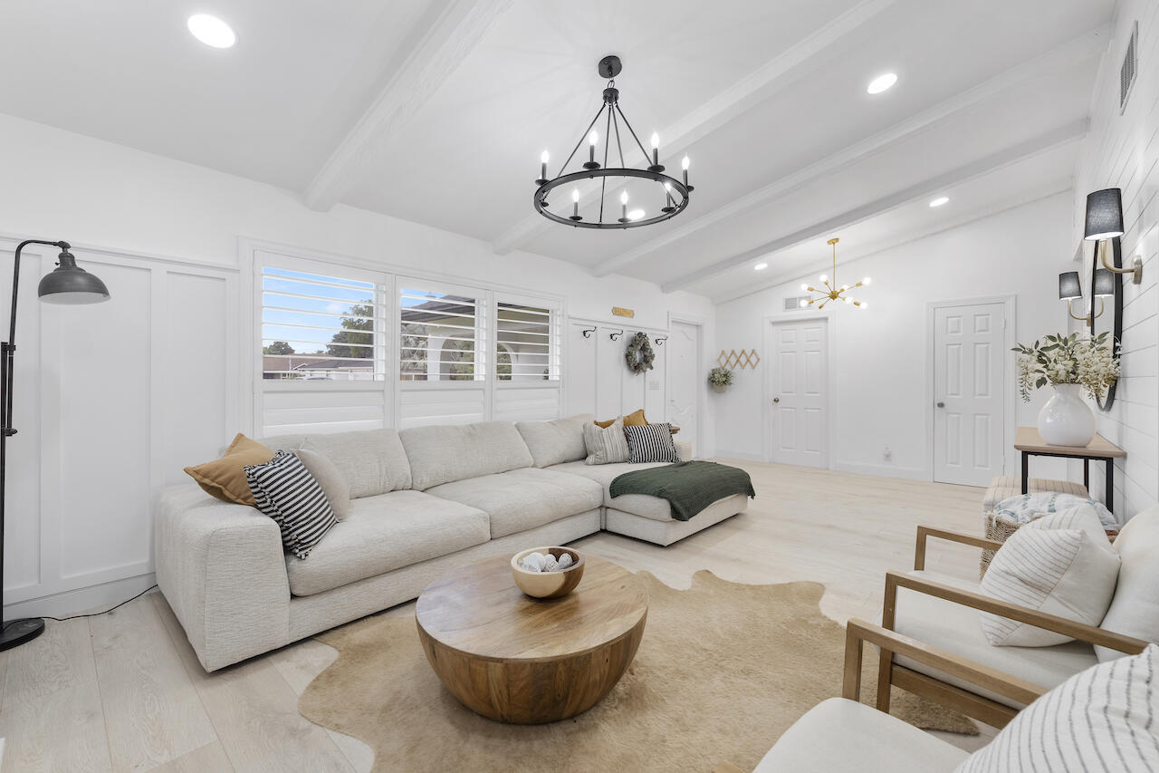 1145 Hickory Trail