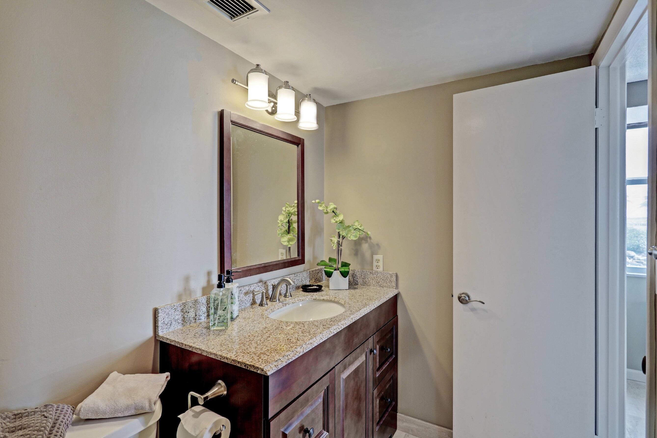1820 New Palm Way 201