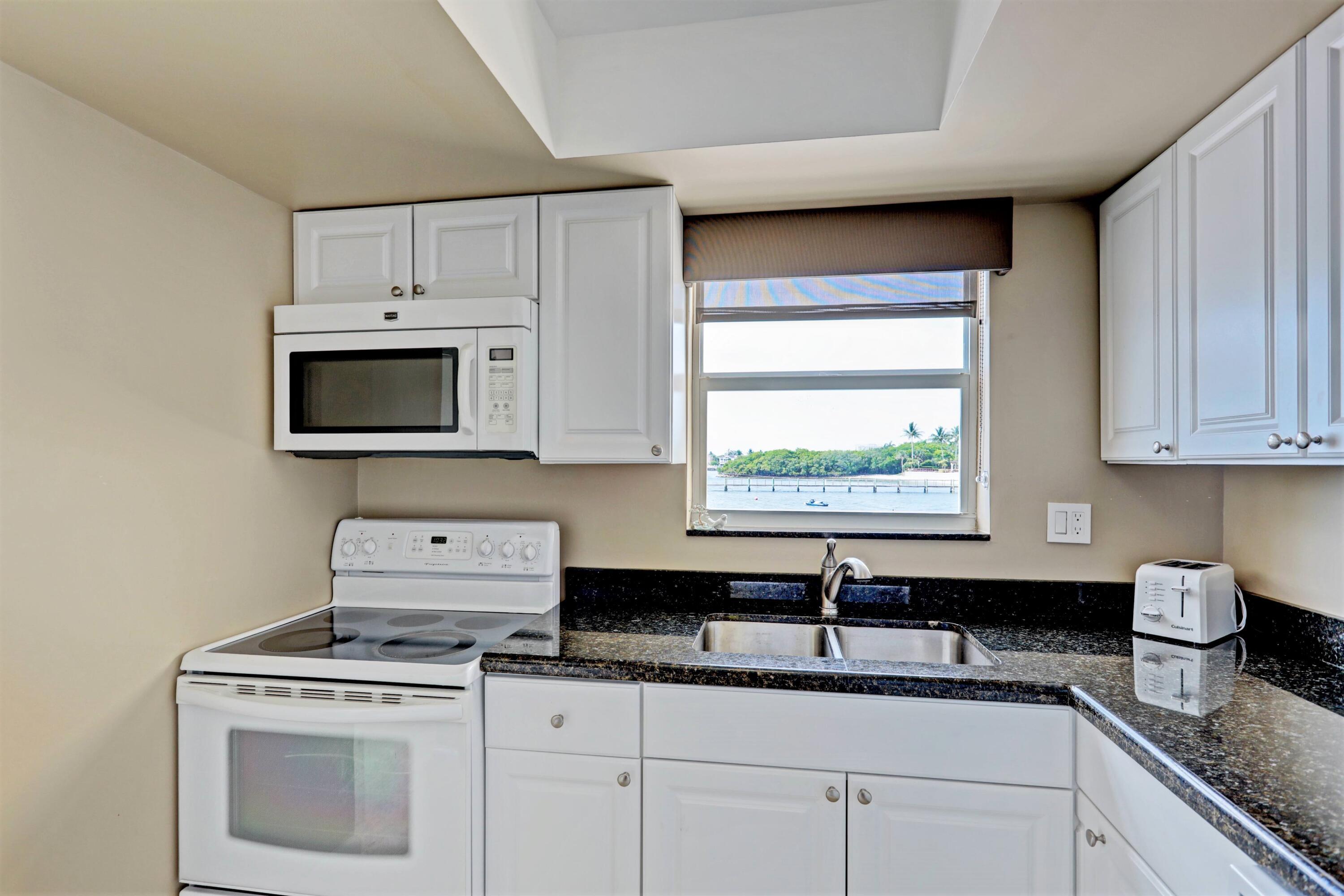1820 New Palm Way 201