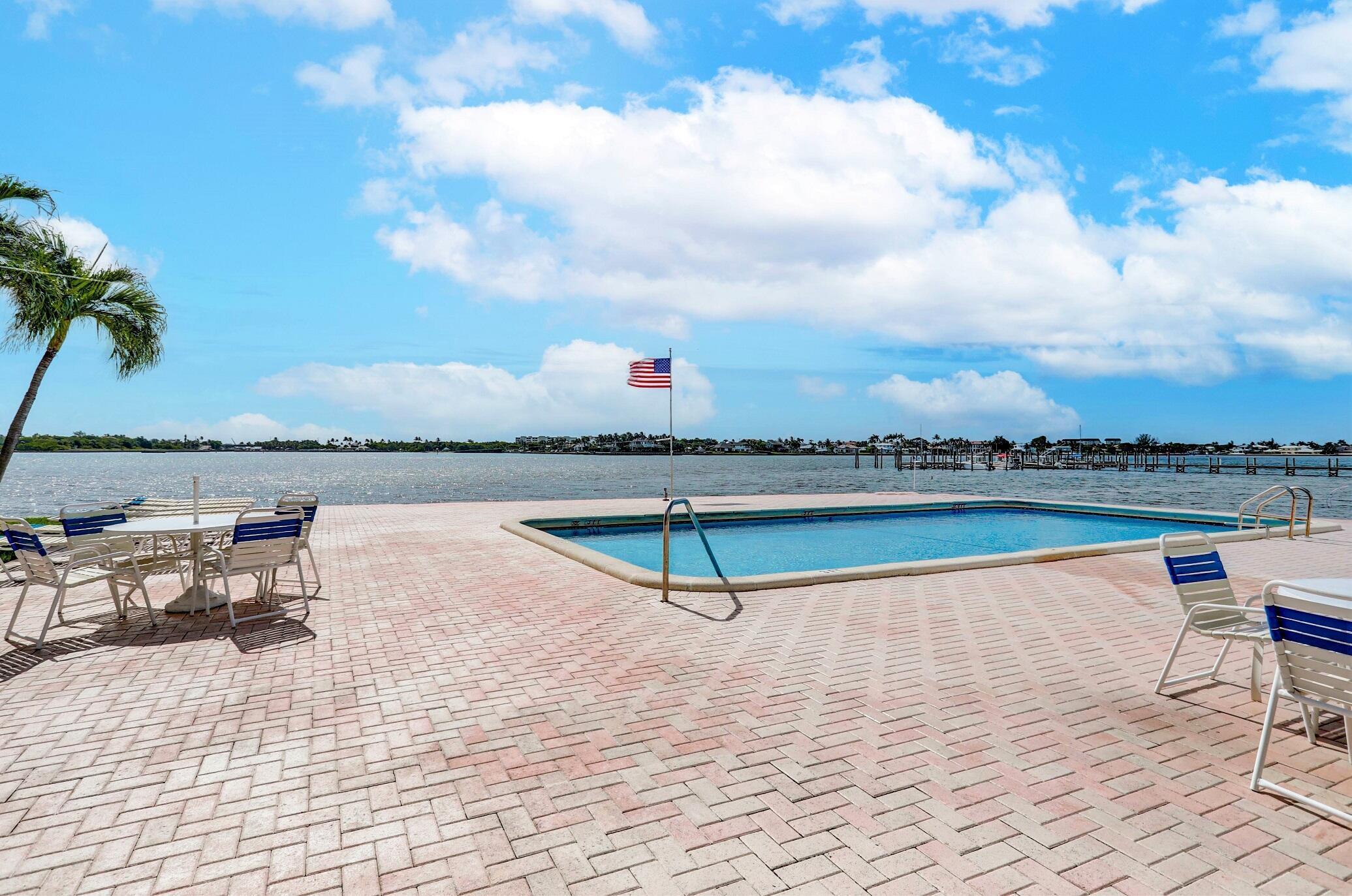 1820 New Palm Way 201