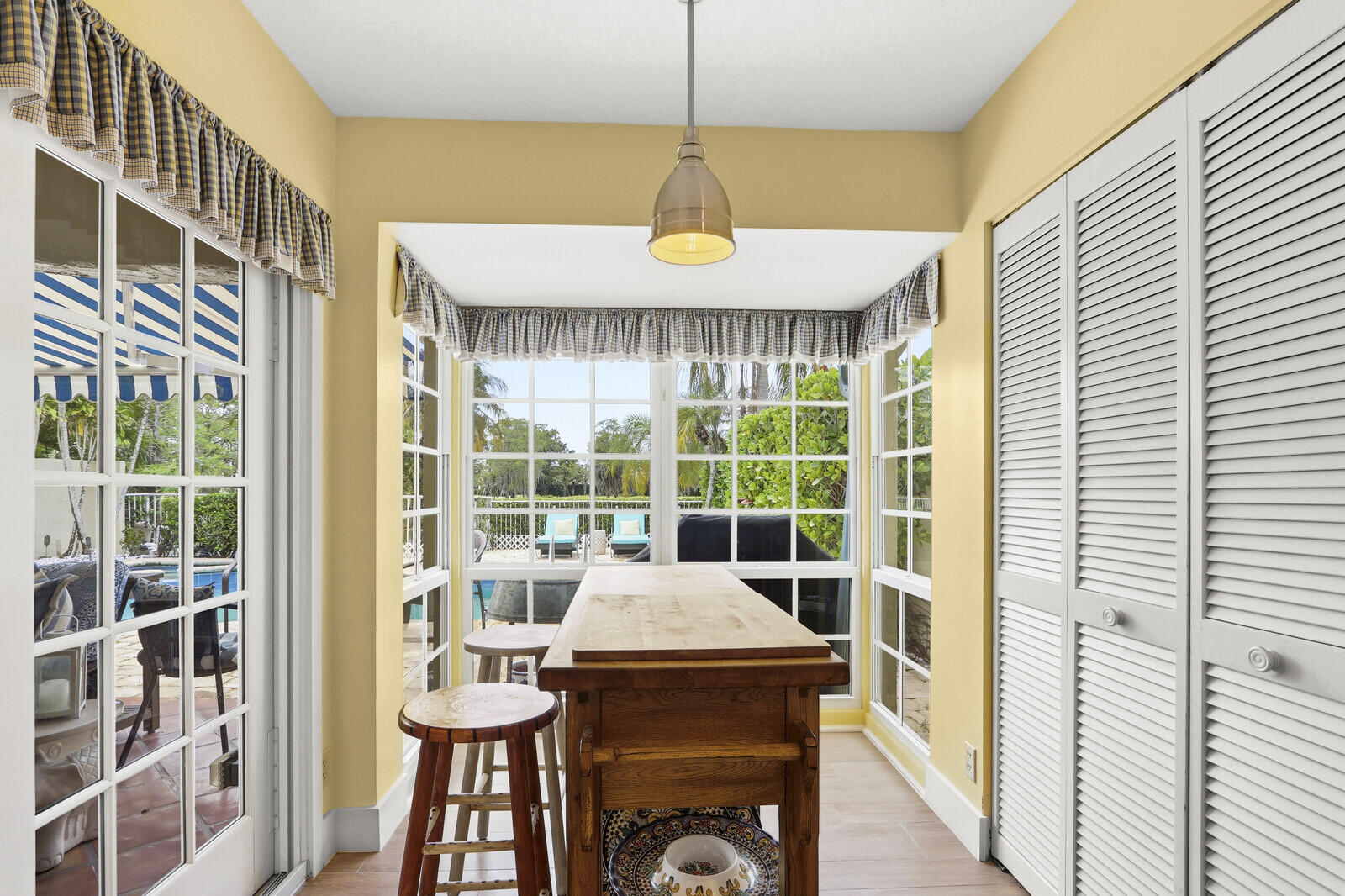 2465 Vista Del Prado Drive