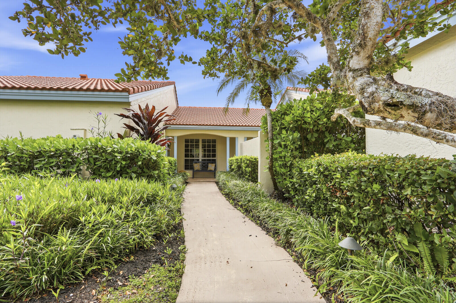 2465 Vista Del Prado Drive