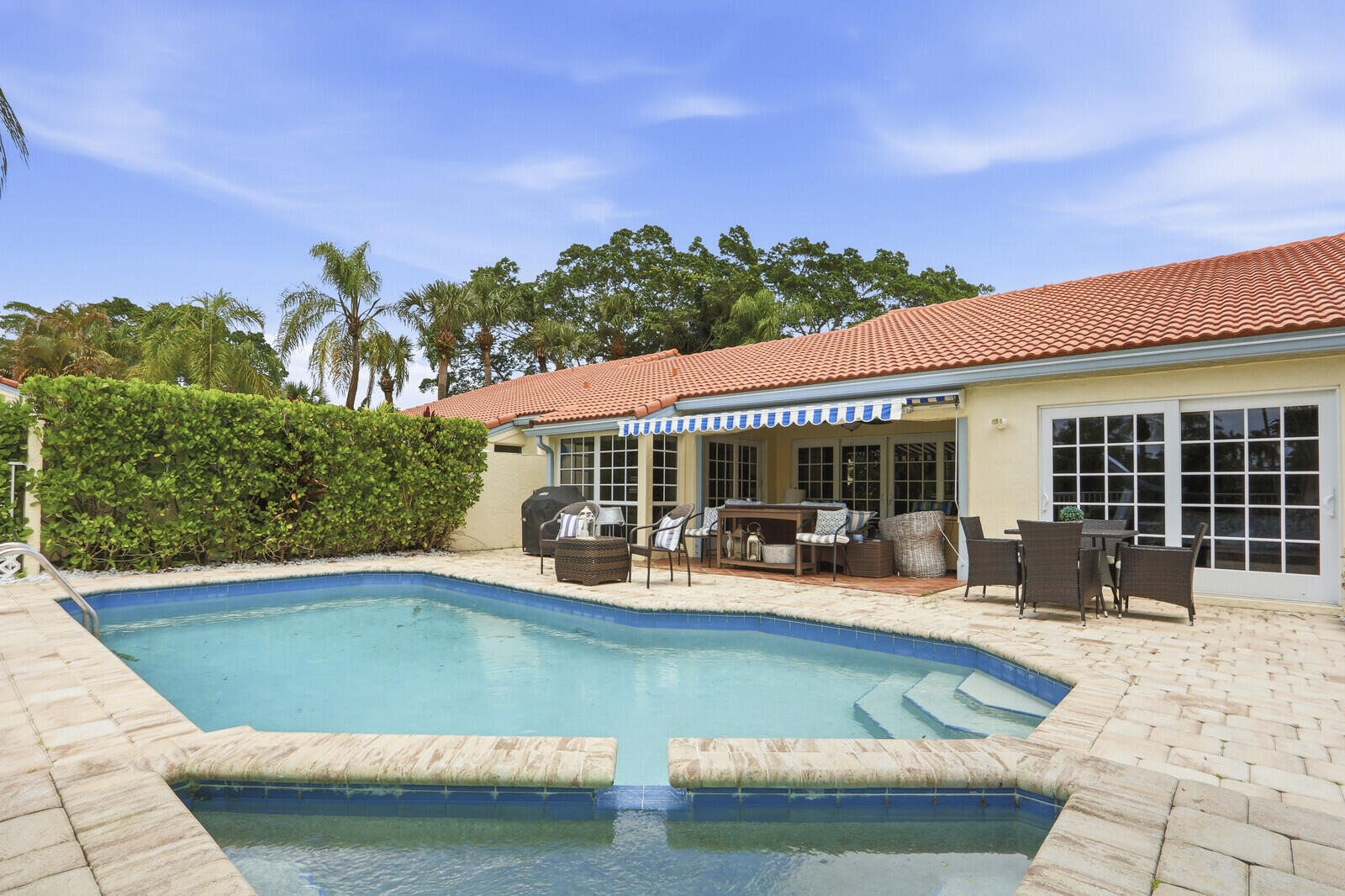 2465 Vista Del Prado Drive