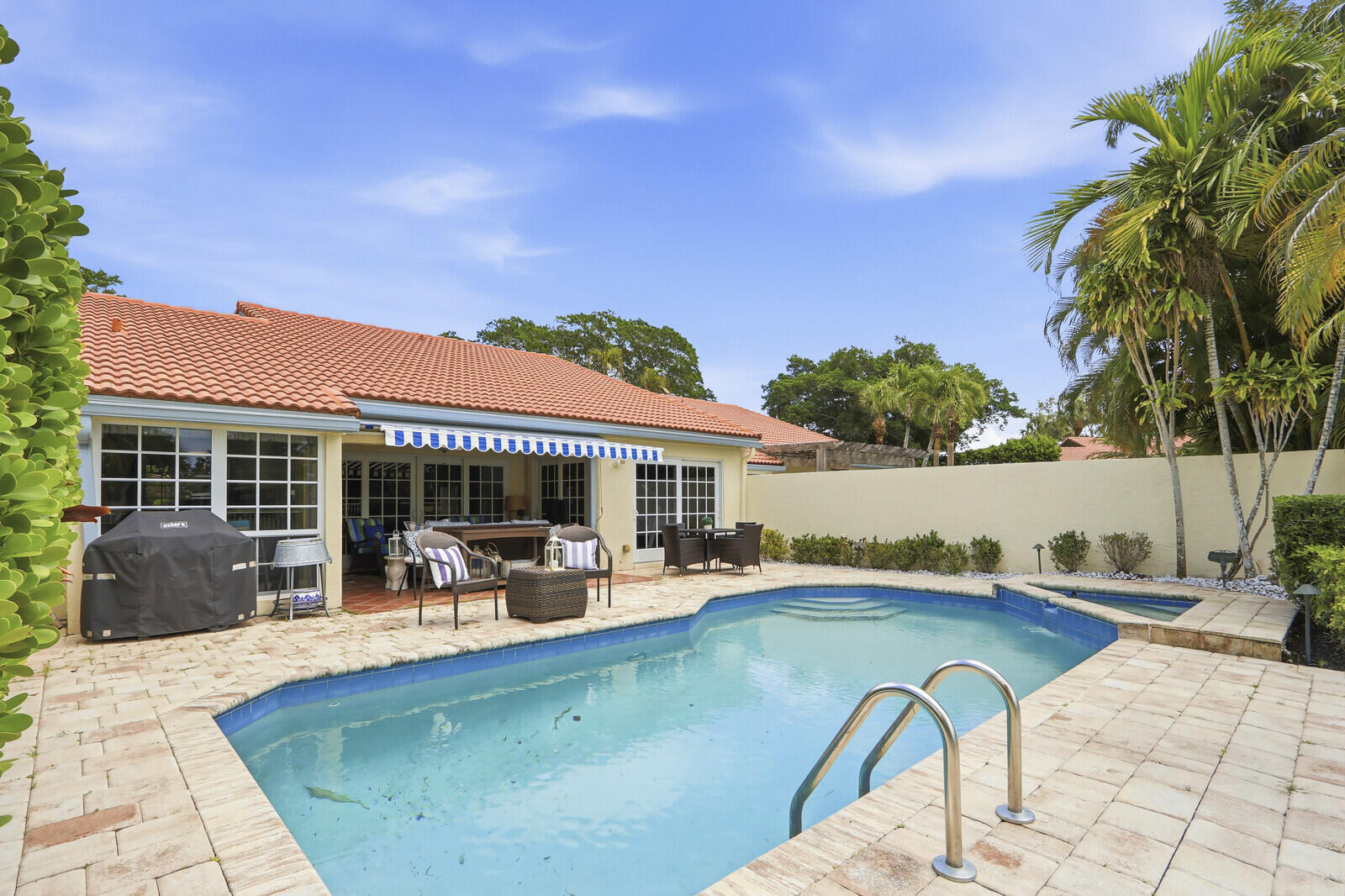 2465 Vista Del Prado Drive