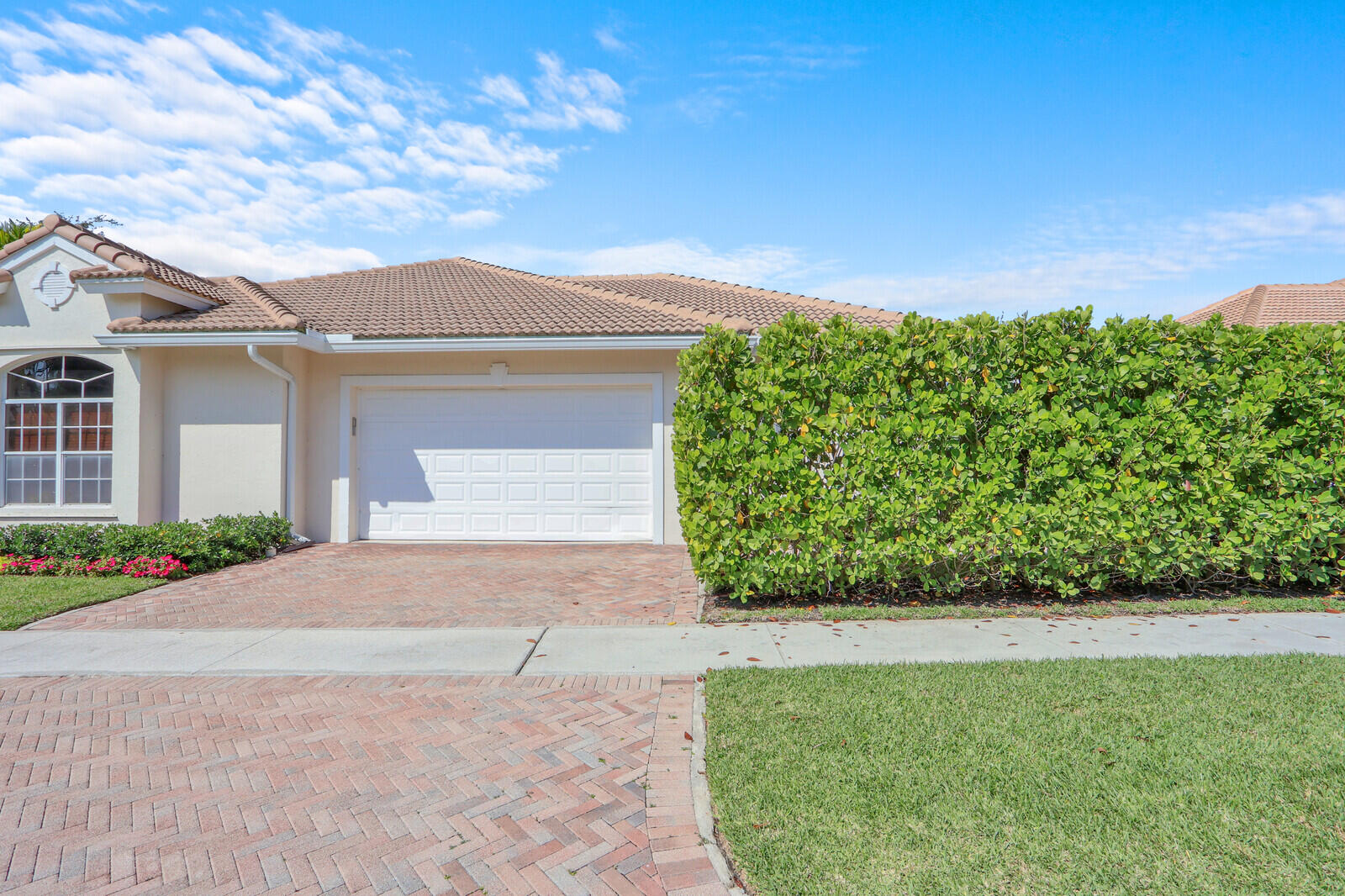 2931 Twin Oaks Way