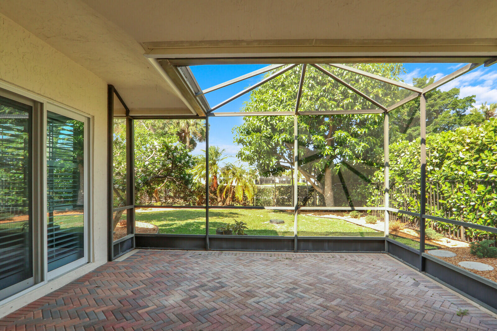 2931 Twin Oaks Way