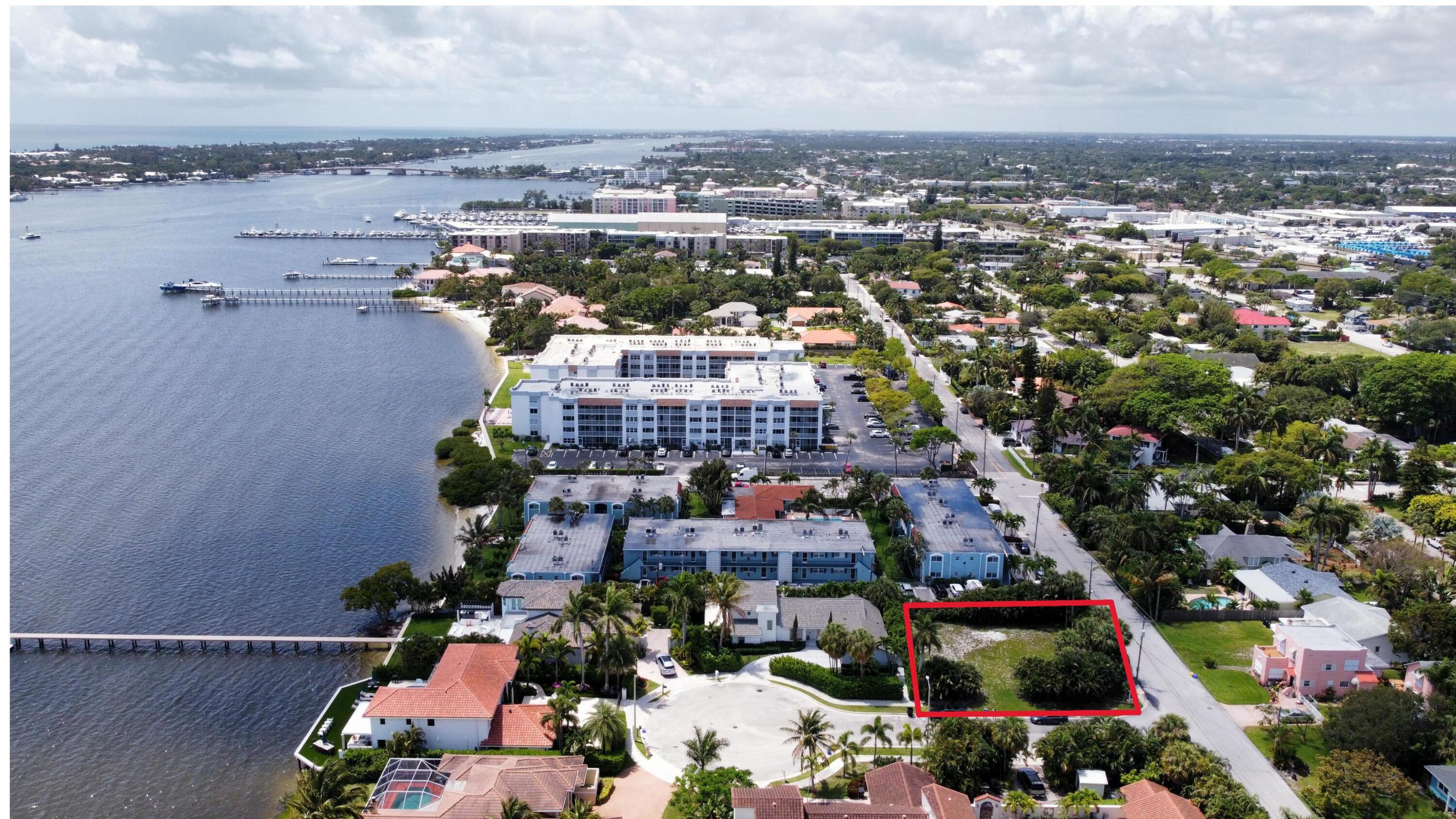 7 Lakeside Palms Court