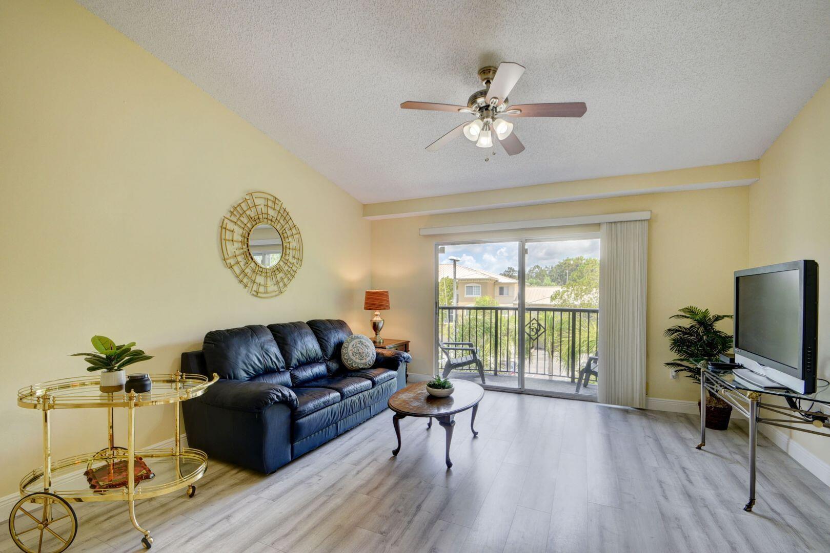 300 Crestwood Court N 307