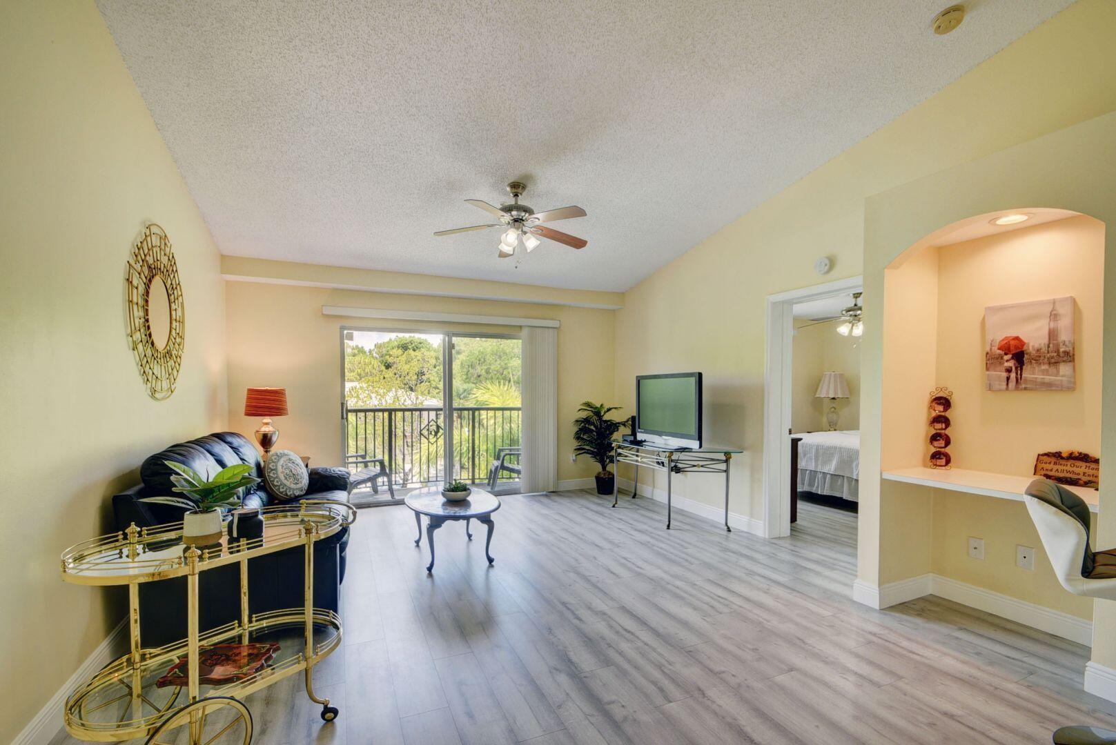 300 Crestwood Court N 307