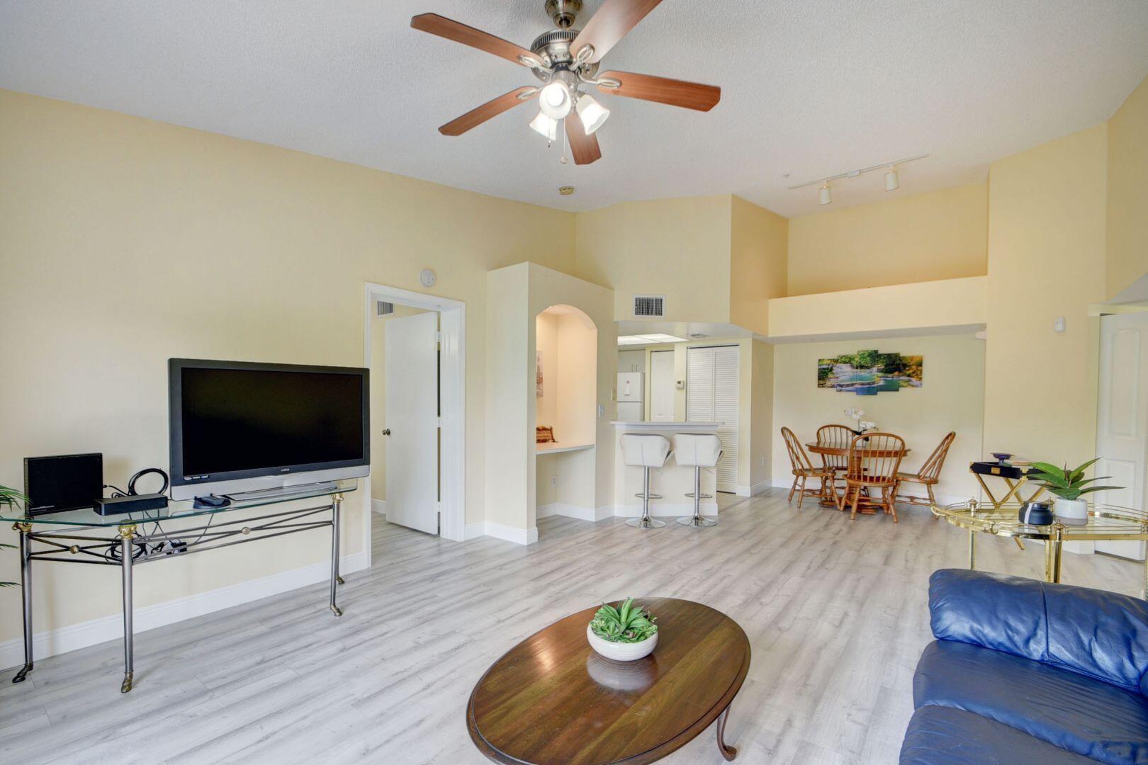 300 Crestwood Court N 307