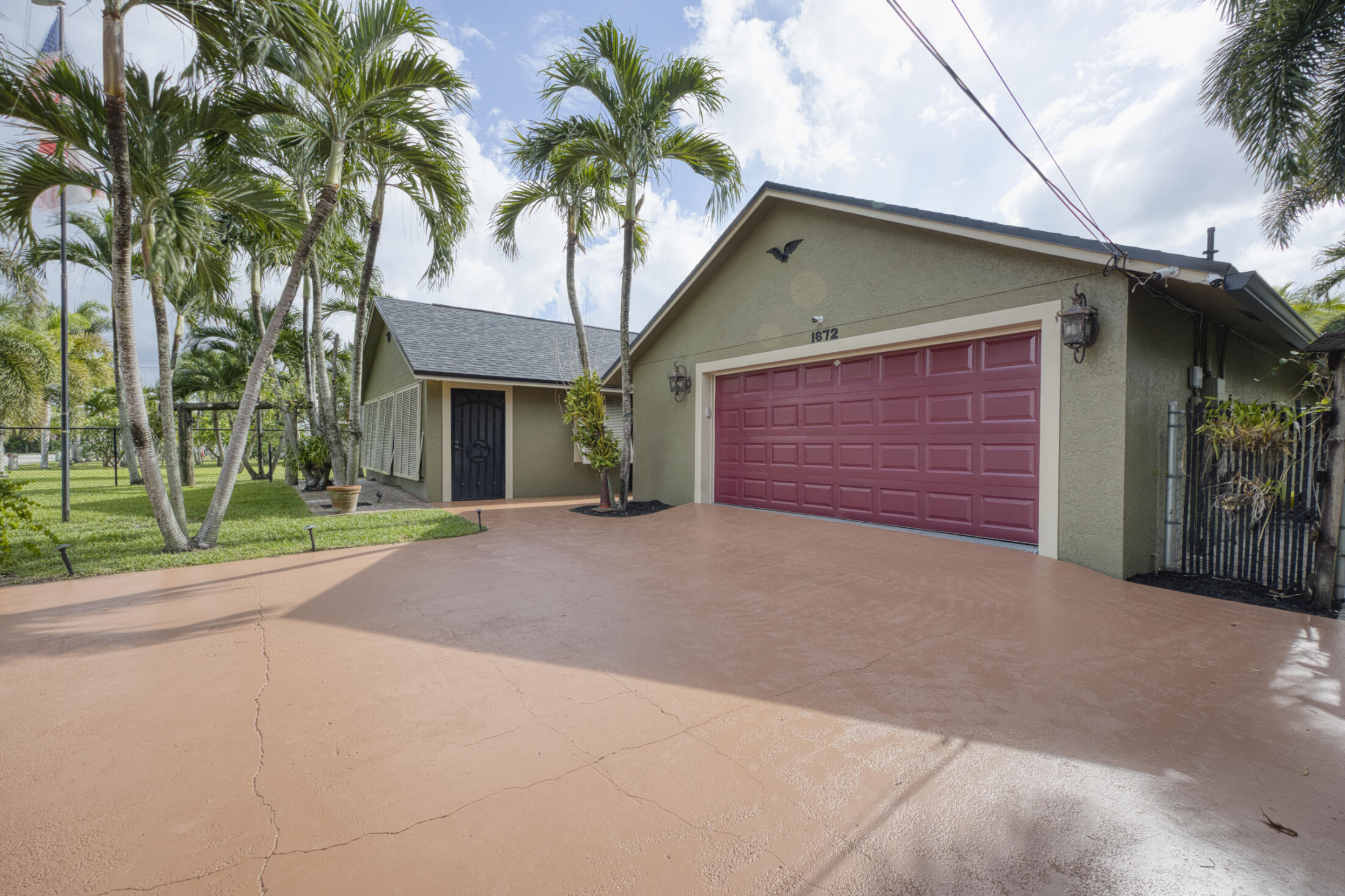 1672 ERIE Terrace