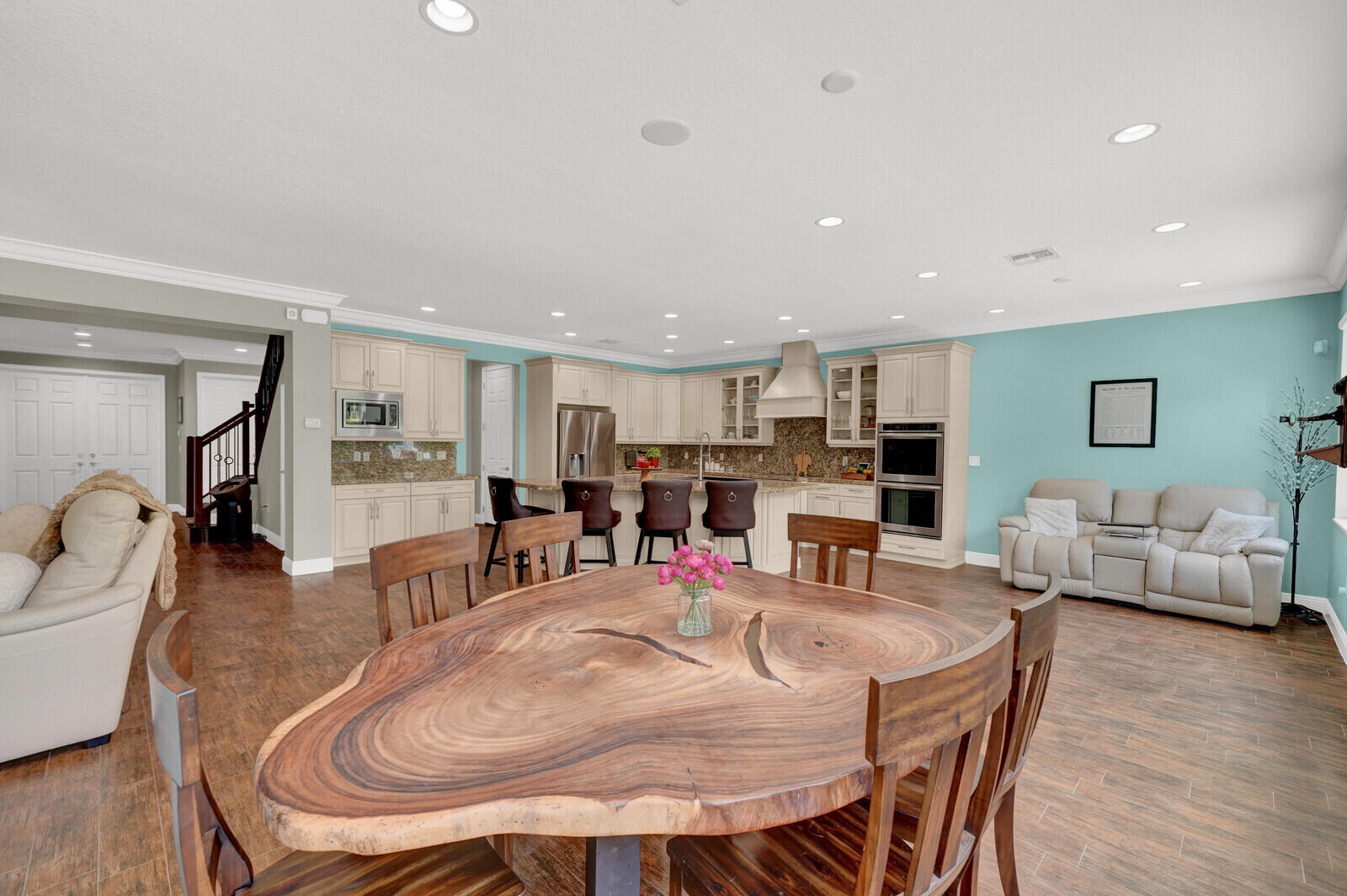 9535 PHIPPS Lane