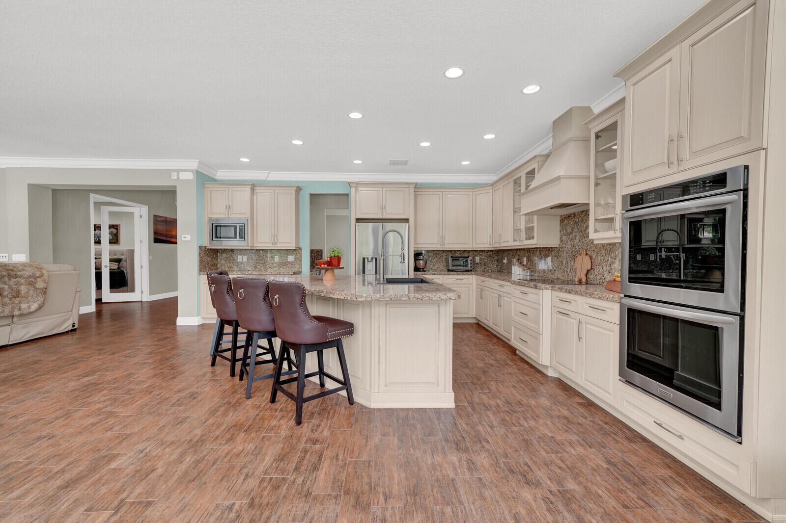 9535 PHIPPS Lane