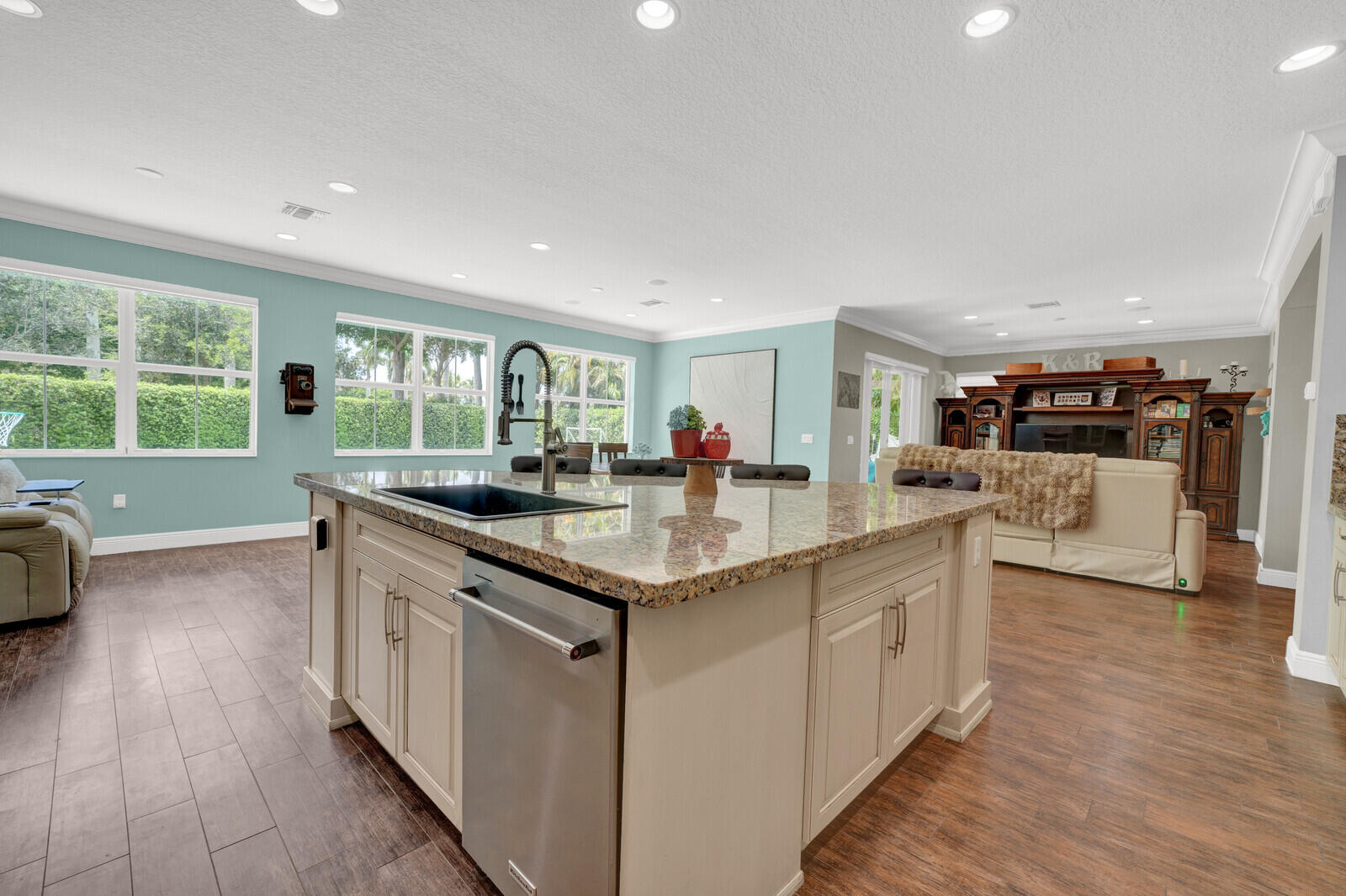 9535 PHIPPS Lane