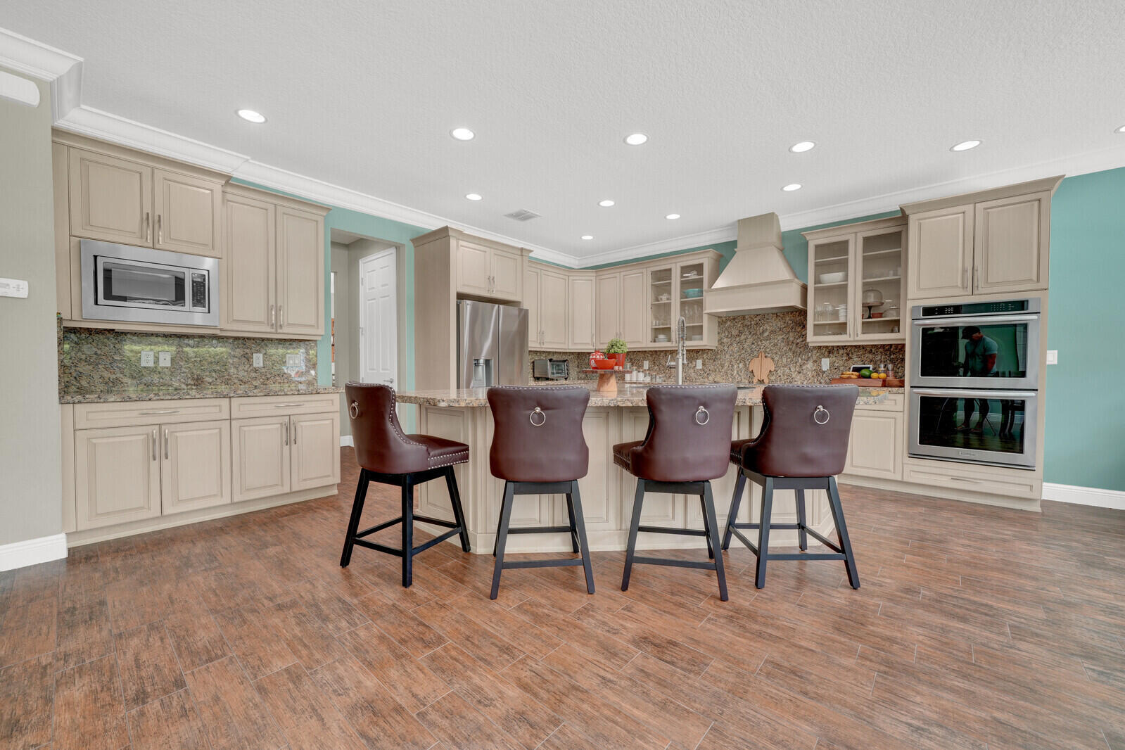9535 PHIPPS Lane