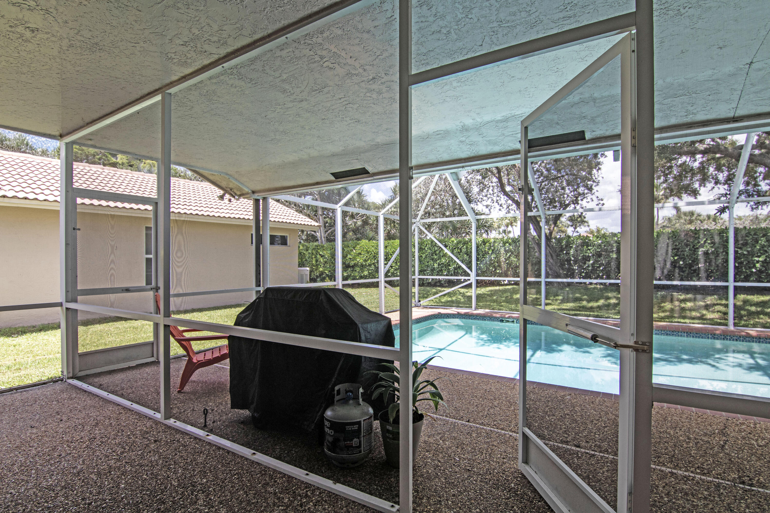11929 NW 2ND Manor