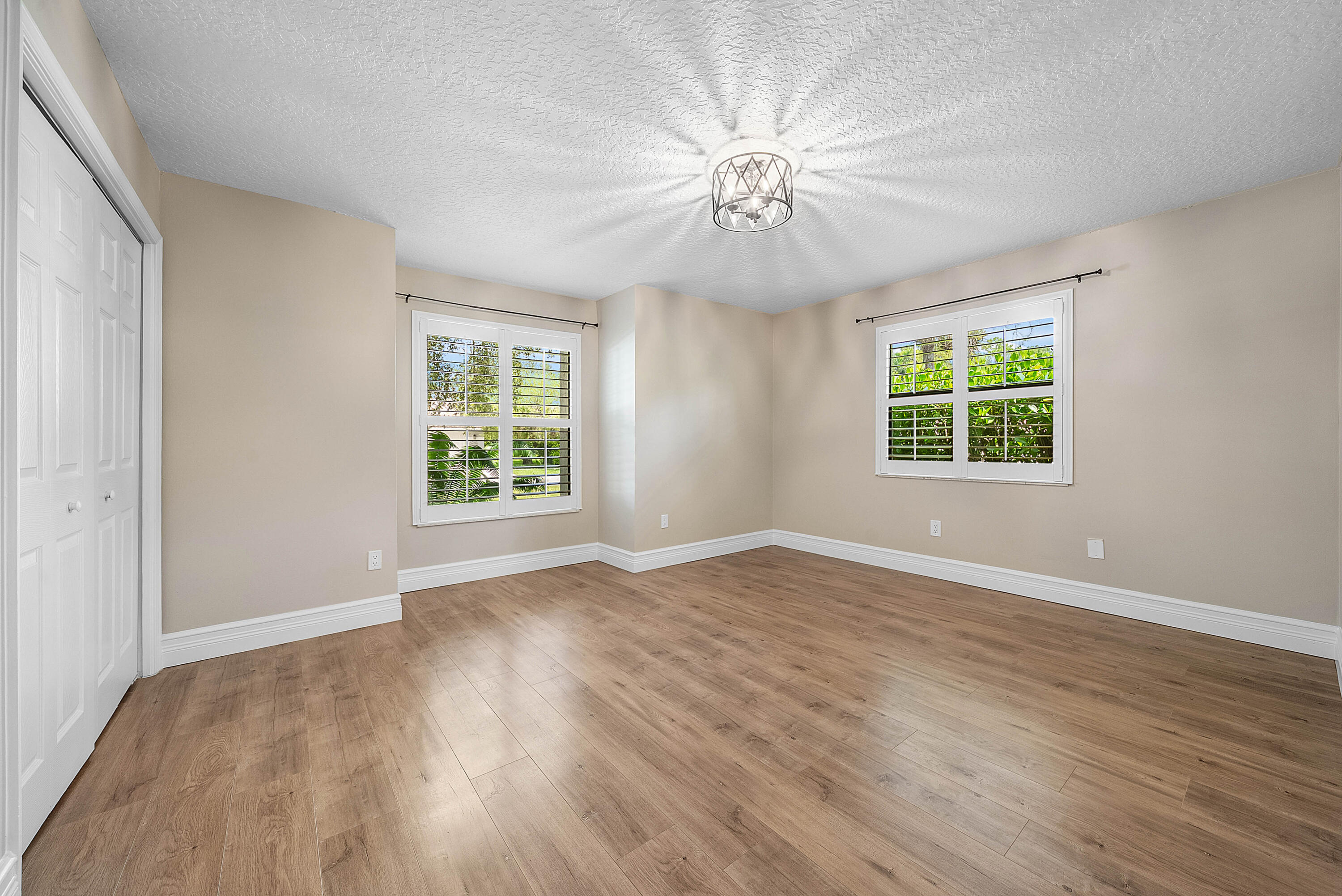1506 WILTSHIRE VILLAGE Drive